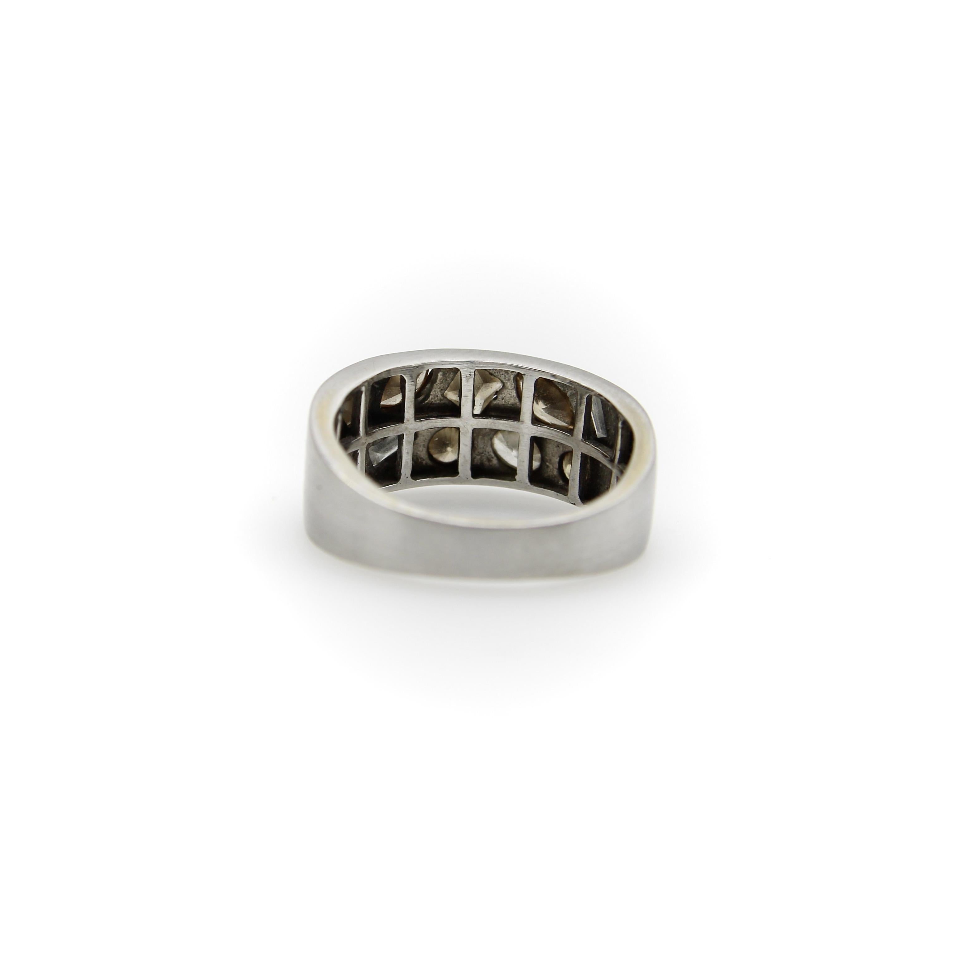 Bague Confetti en or blanc 14 carats avec diamants multicolores Bon état - En vente à Venice, CA