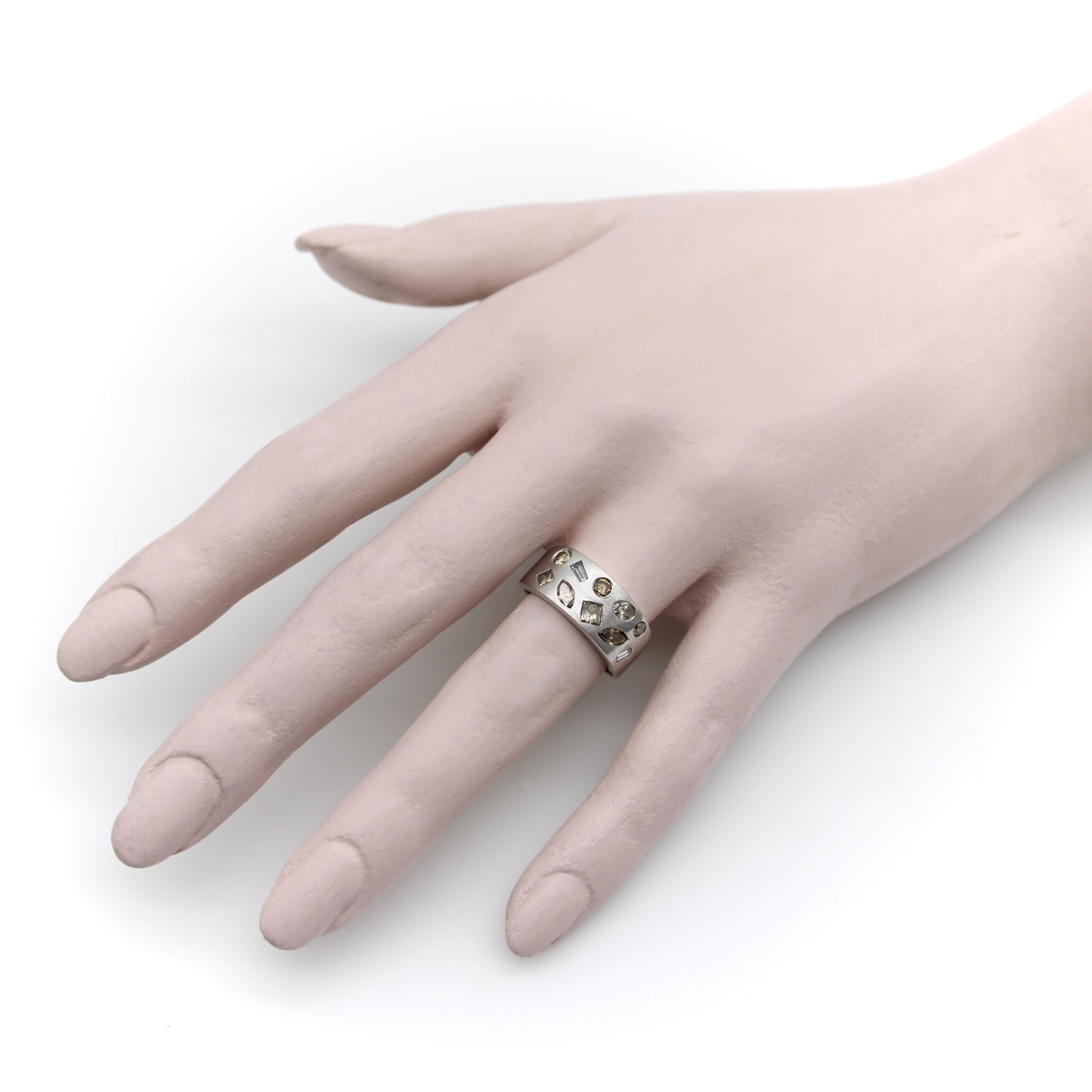 Bague Confetti en or blanc 14 carats avec diamants multicolores en vente 2
