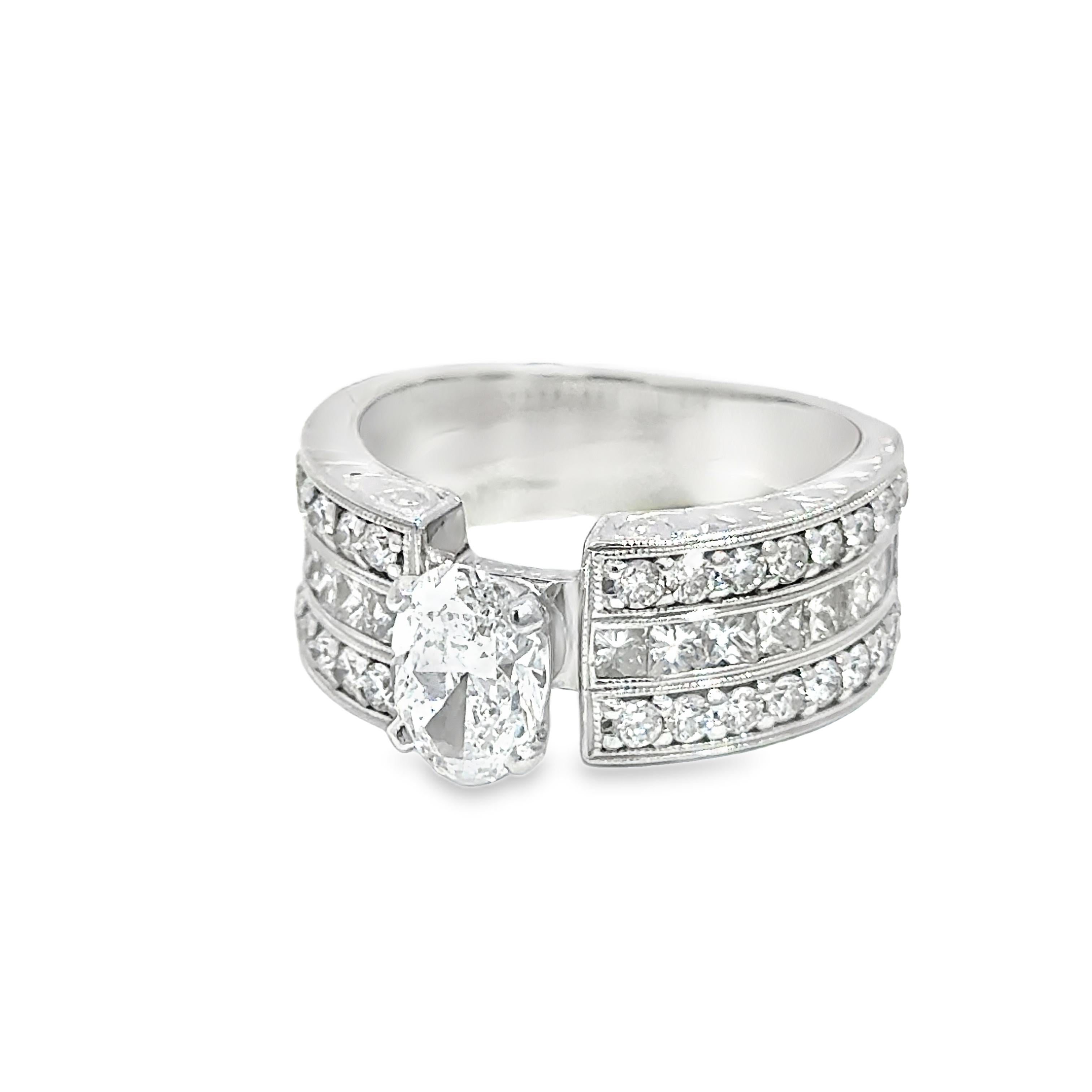 Art déco Or blanc 14K Diamant multi-taille 1.20 ct centre ovale en vente