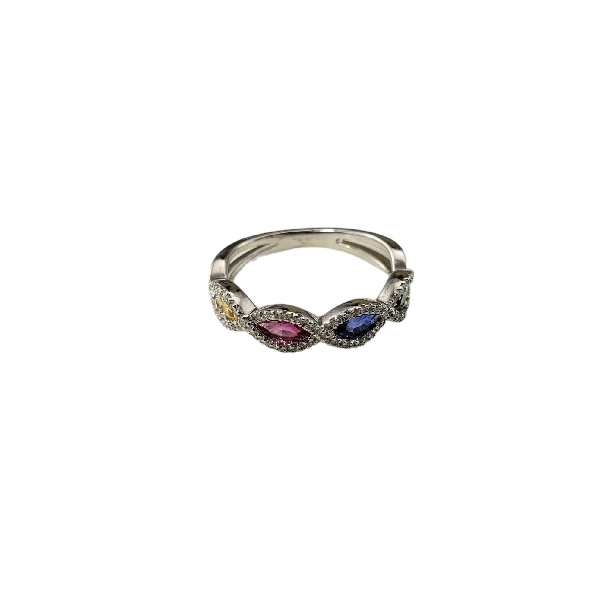 Anello a fascia in oro bianco 14 carati con zaffiri e diamanti multicolore, misura 5,5

Questo delizioso bracciale presenta cinque zaffiri naturali multicolore con taglio a marquise e 50 diamanti rotondi a taglio singolo incastonati nel classico oro