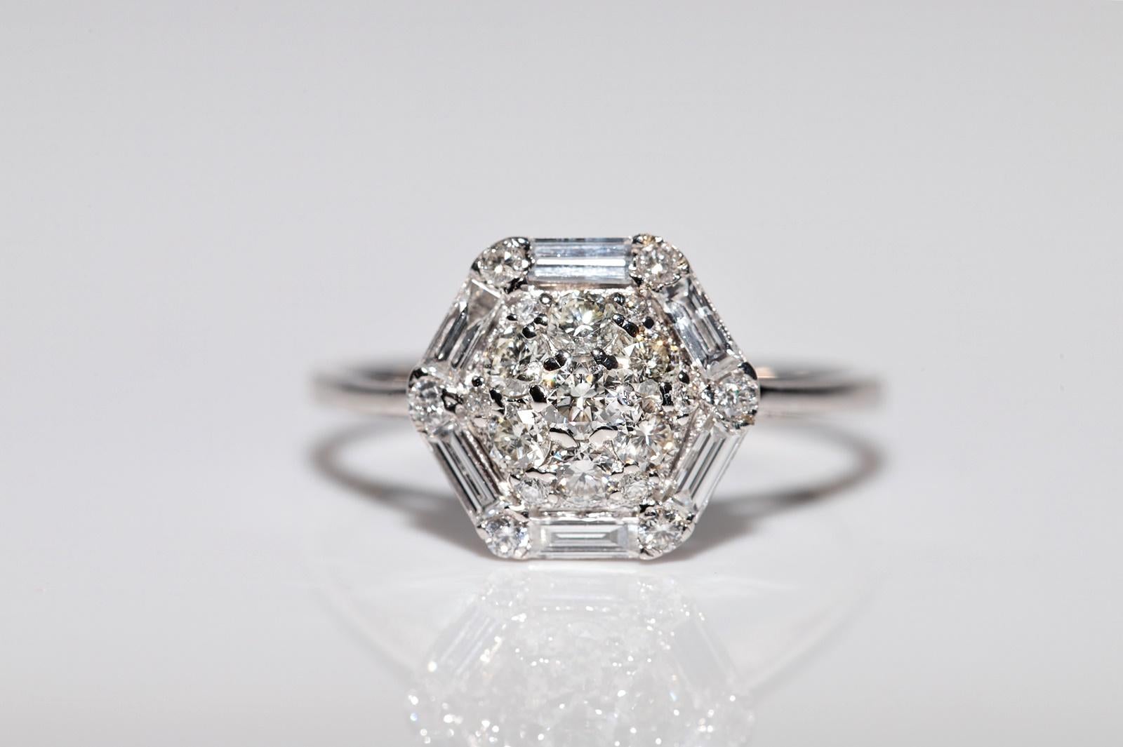 In very good condition.
Total weight is 1.8 grams.
Totally is diamond 0.68 ct.
The diamond is has generally G-H-I-J color and vvs-vs clarity.
Ring size is US 5.5
We can make any size.
Box is not included.
Please contact for any questions.