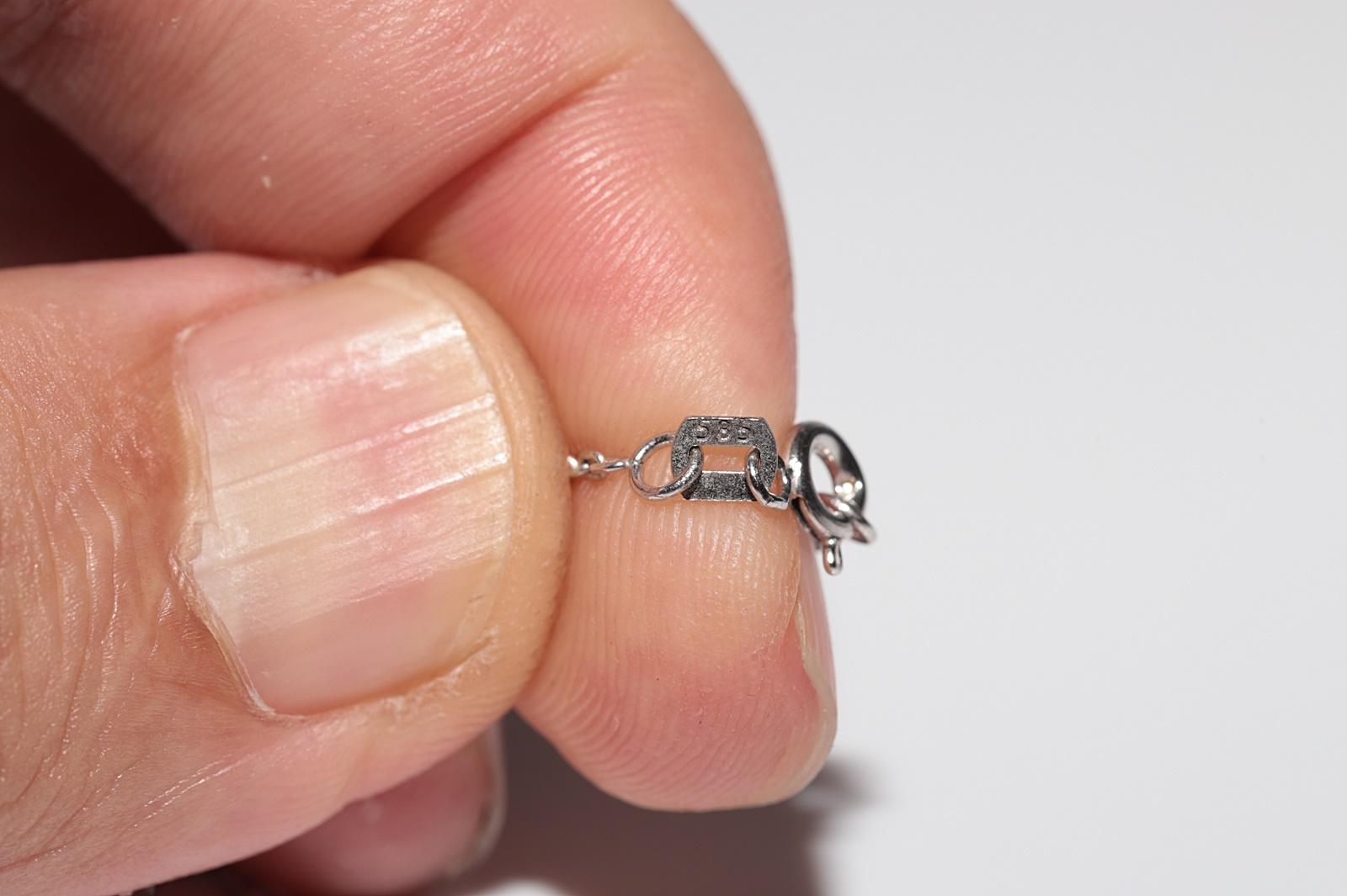 Collier pendentif décoré de diamants naturels taille baguette en or blanc 14 carats en vente 5