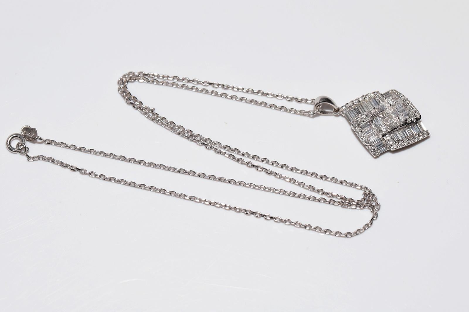 Collier pendentif décoré de diamants naturels taille baguette en or blanc 14 carats en vente 7