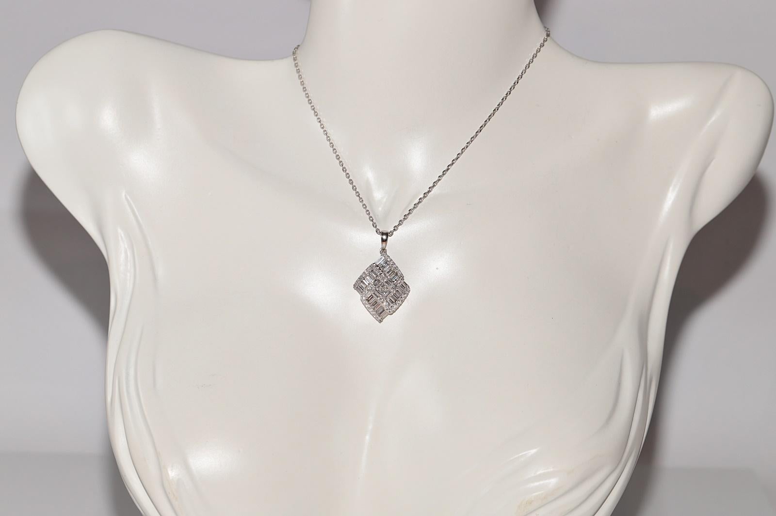 En très bon état.
Le poids total est de 6 grammes.
Le diamant est d'environ 1,35 ct.
Le diamant est de couleur G-H et de pureté vvs-vs-s1.
La longueur totale de la chaîne est de 45 cm.
N'hésitez pas à nous contacter pour toute question.