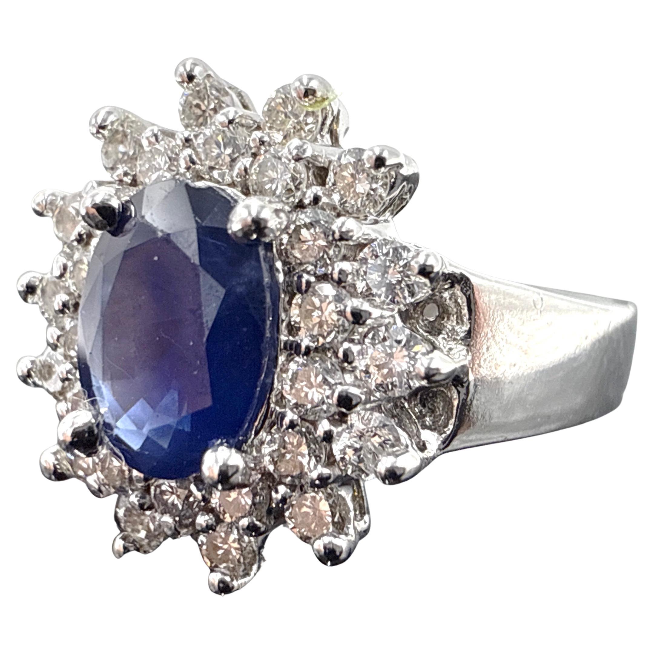Anello a grappolo con zaffiro blu naturale e diamante in oro bianco 14K - 1.37TCW