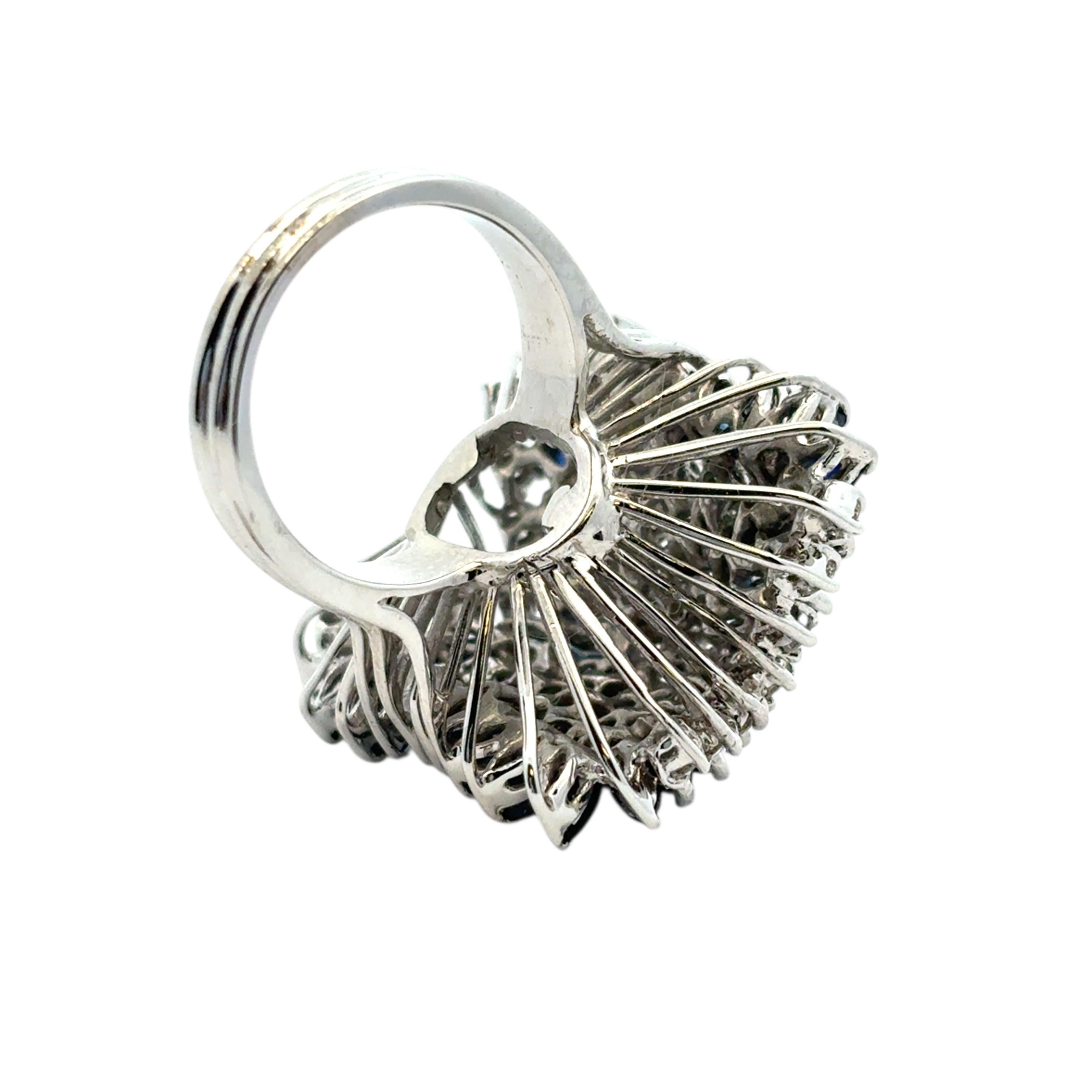 14k White Gold Natural Diamond and Blue Sapphire Cocktail Ring im Angebot 6
