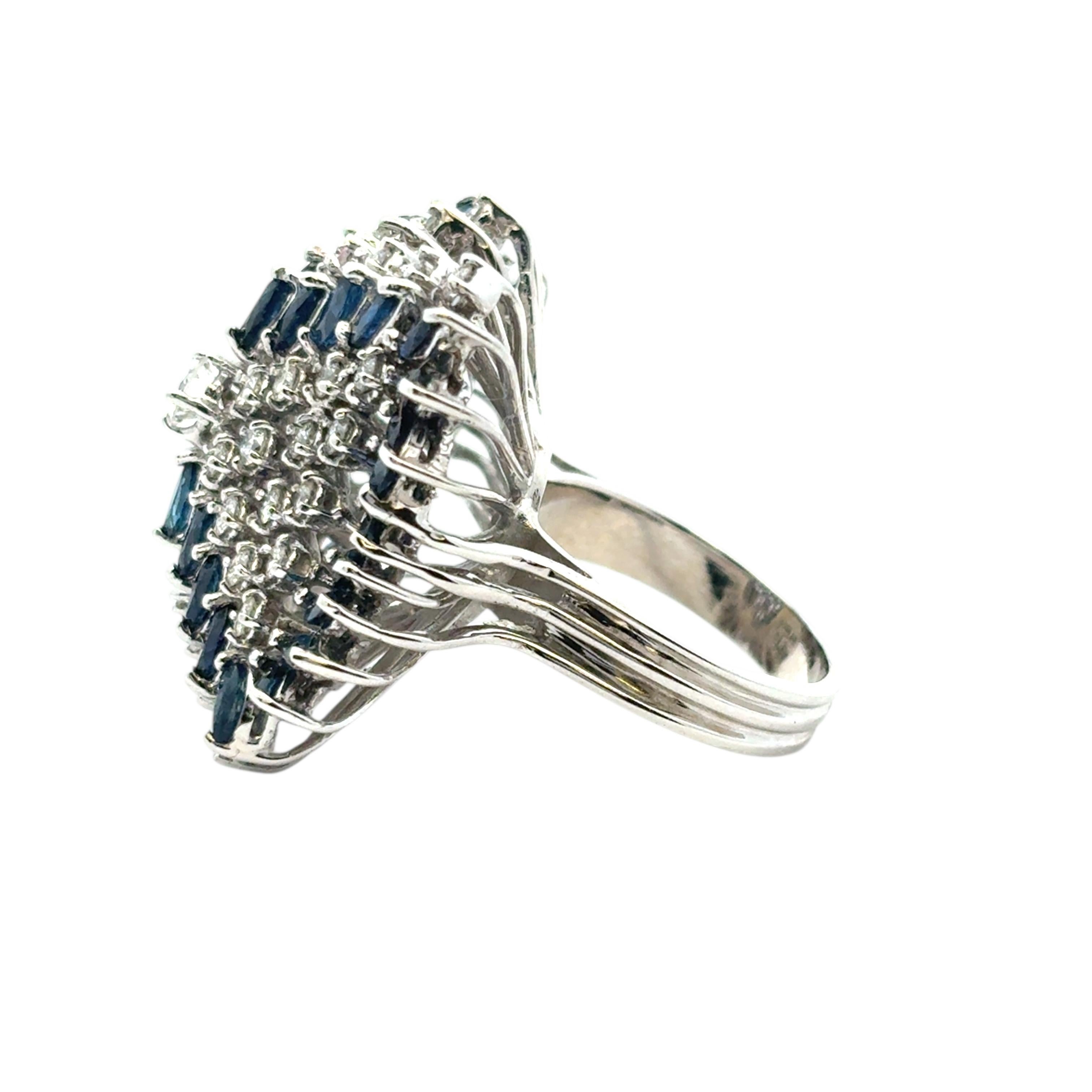 14k White Gold Natural Diamond and Blue Sapphire Cocktail Ring im Angebot 9