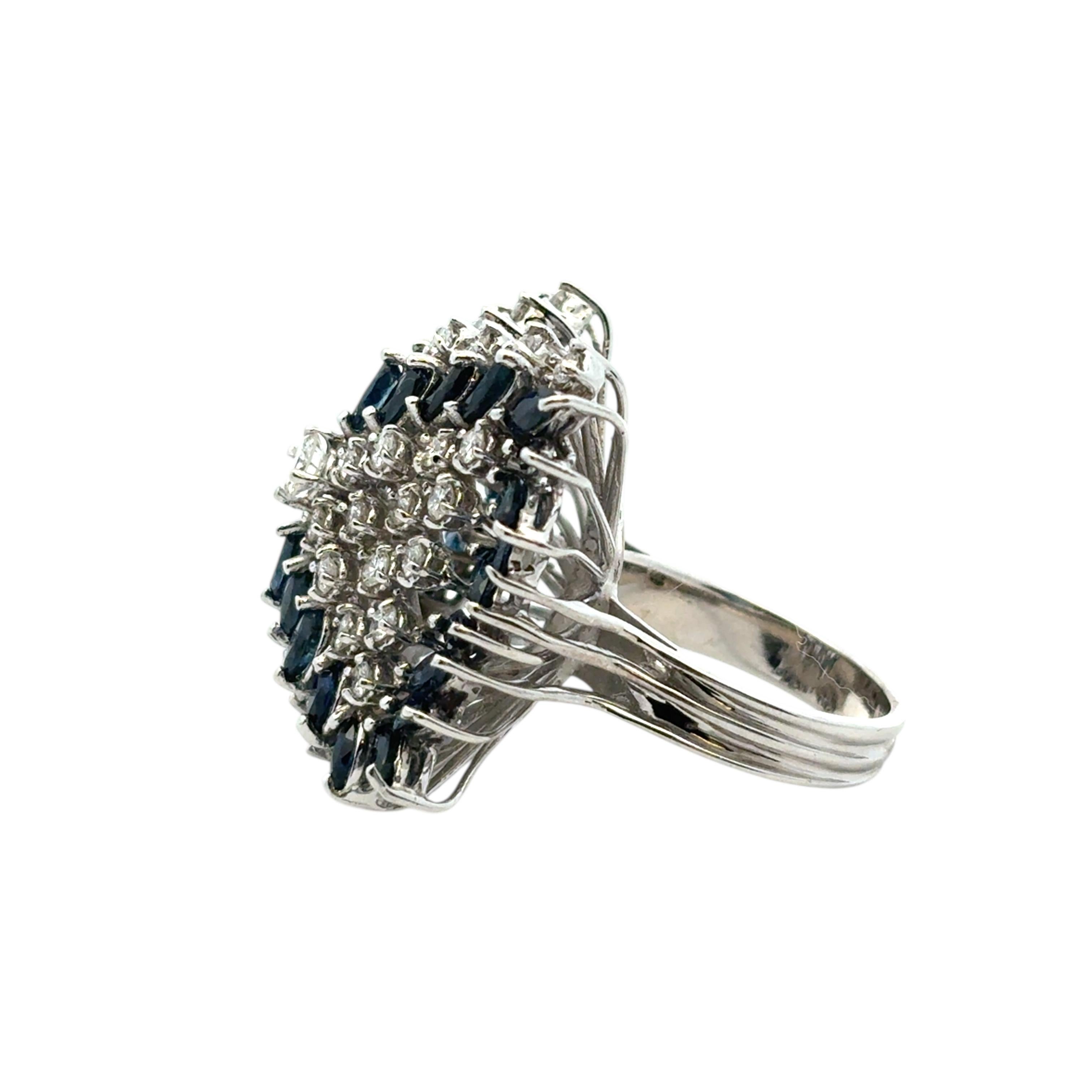 14k White Gold Natural Diamond and Blue Sapphire Cocktail Ring im Angebot 12