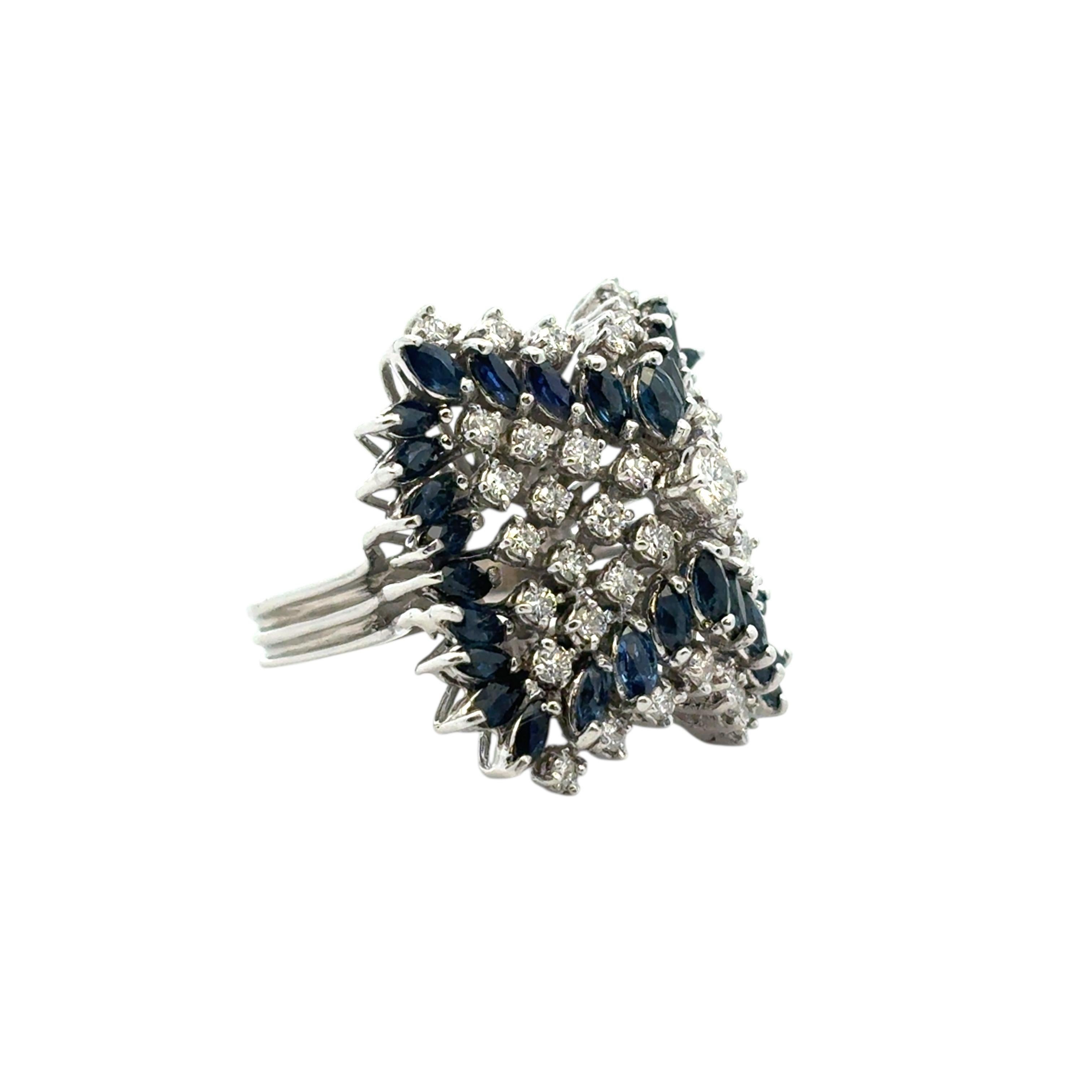 14k White Gold Natural Diamond and Blue Sapphire Cocktail Ring im Angebot 14