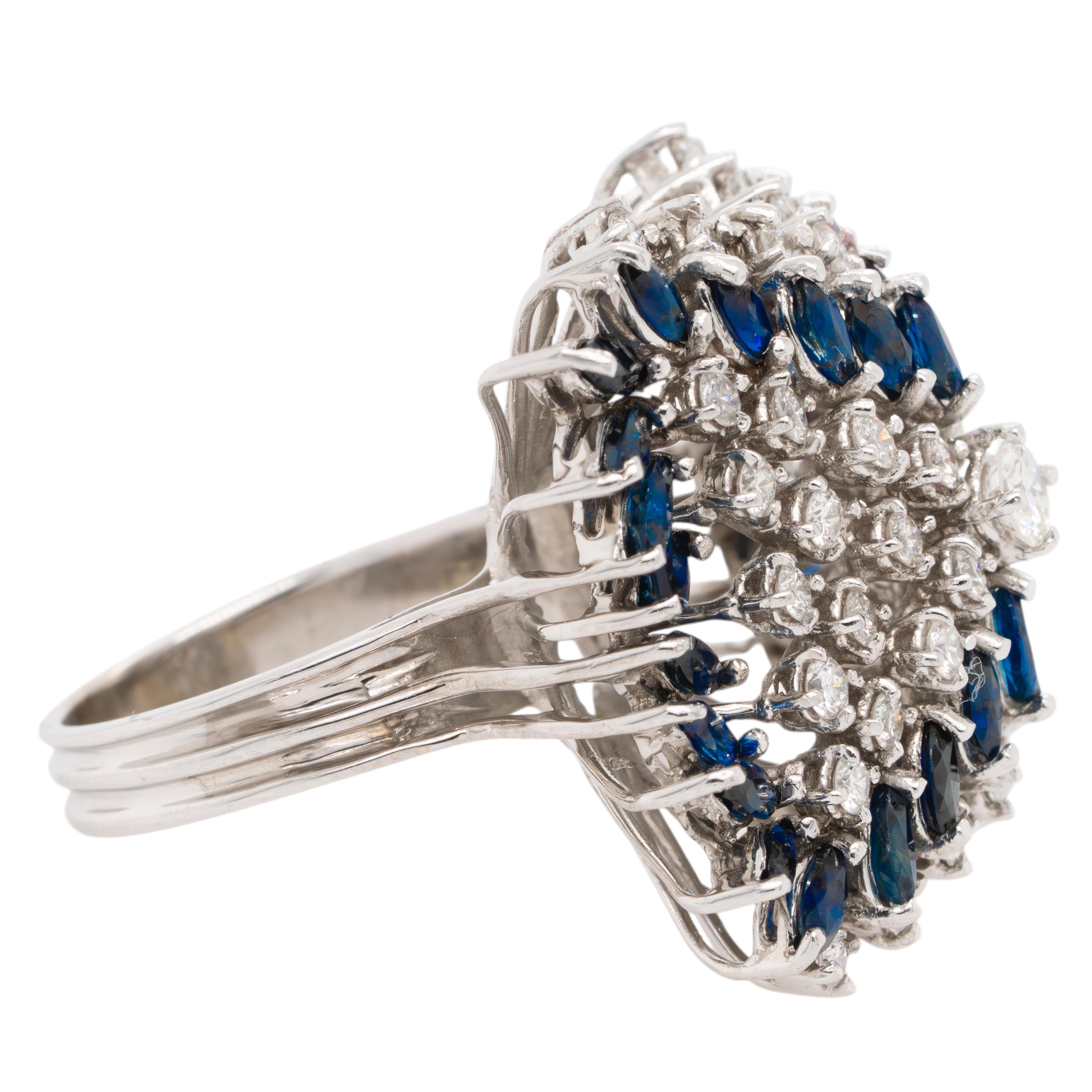 14k White Gold Natural Diamond and Blue Sapphire Cocktail Ring (Moderne) im Angebot