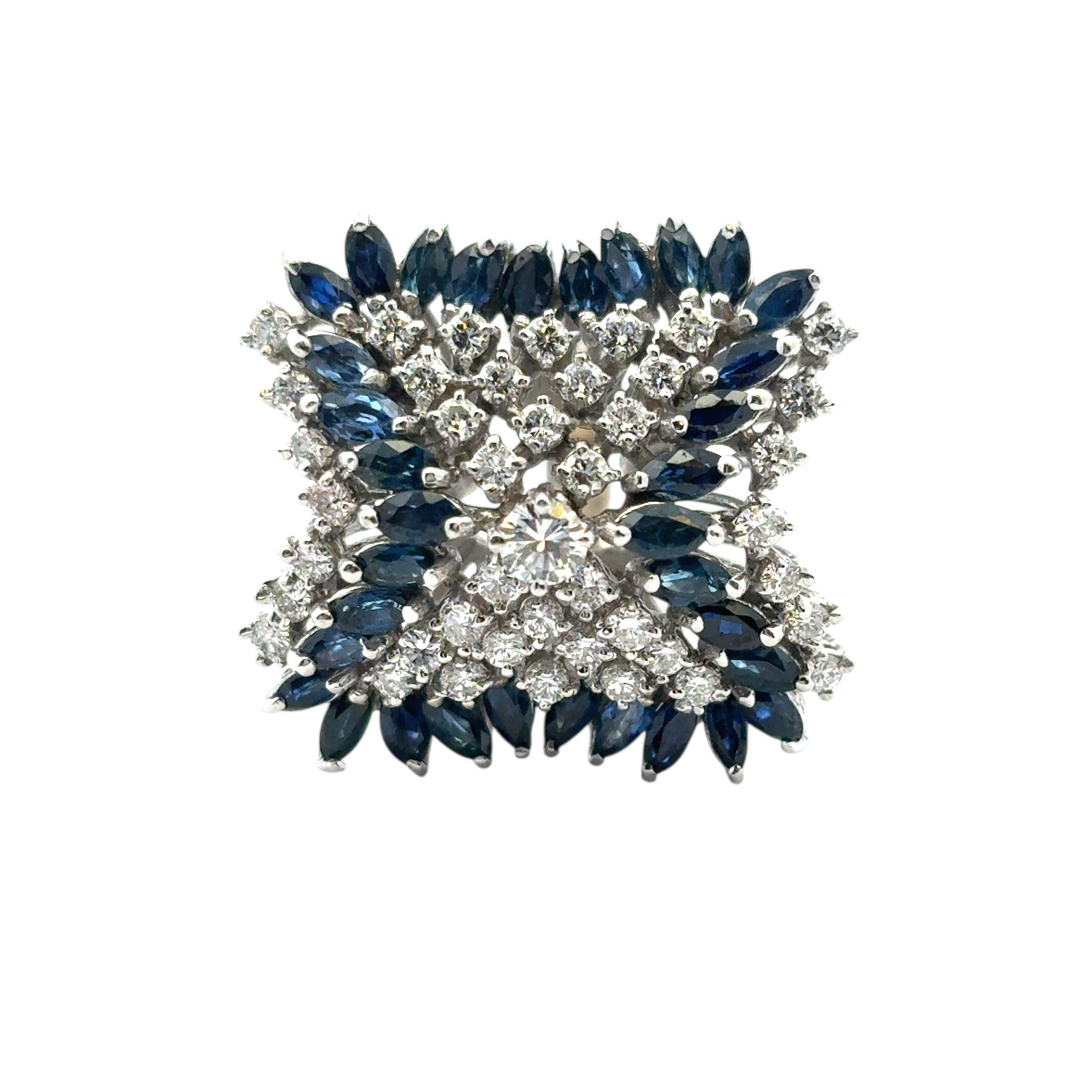 14k White Gold Natural Diamond and Blue Sapphire Cocktail Ring im Angebot 3