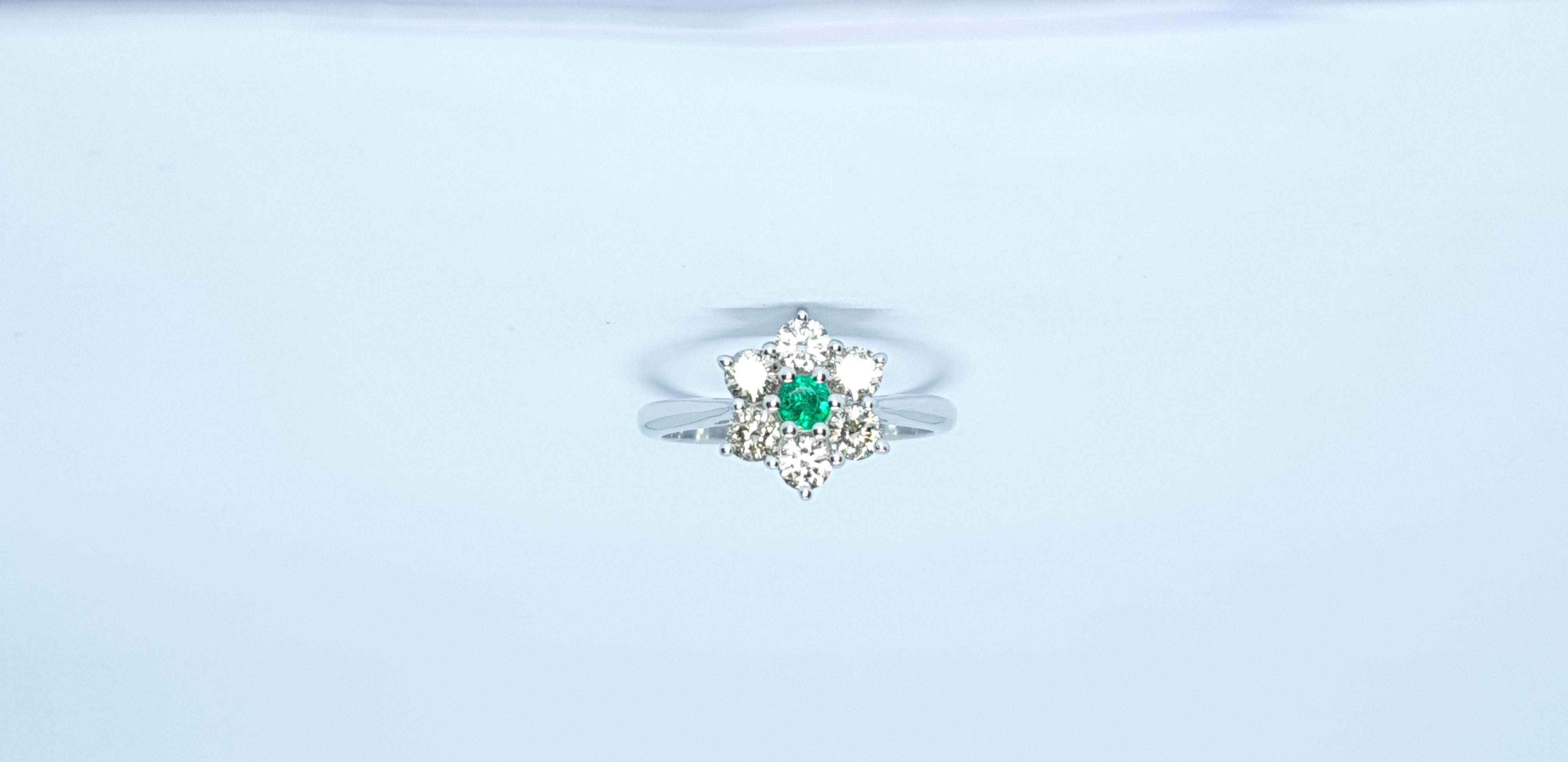 14k White gold natural diamond and emerald Wedding Ring  For Sale 7