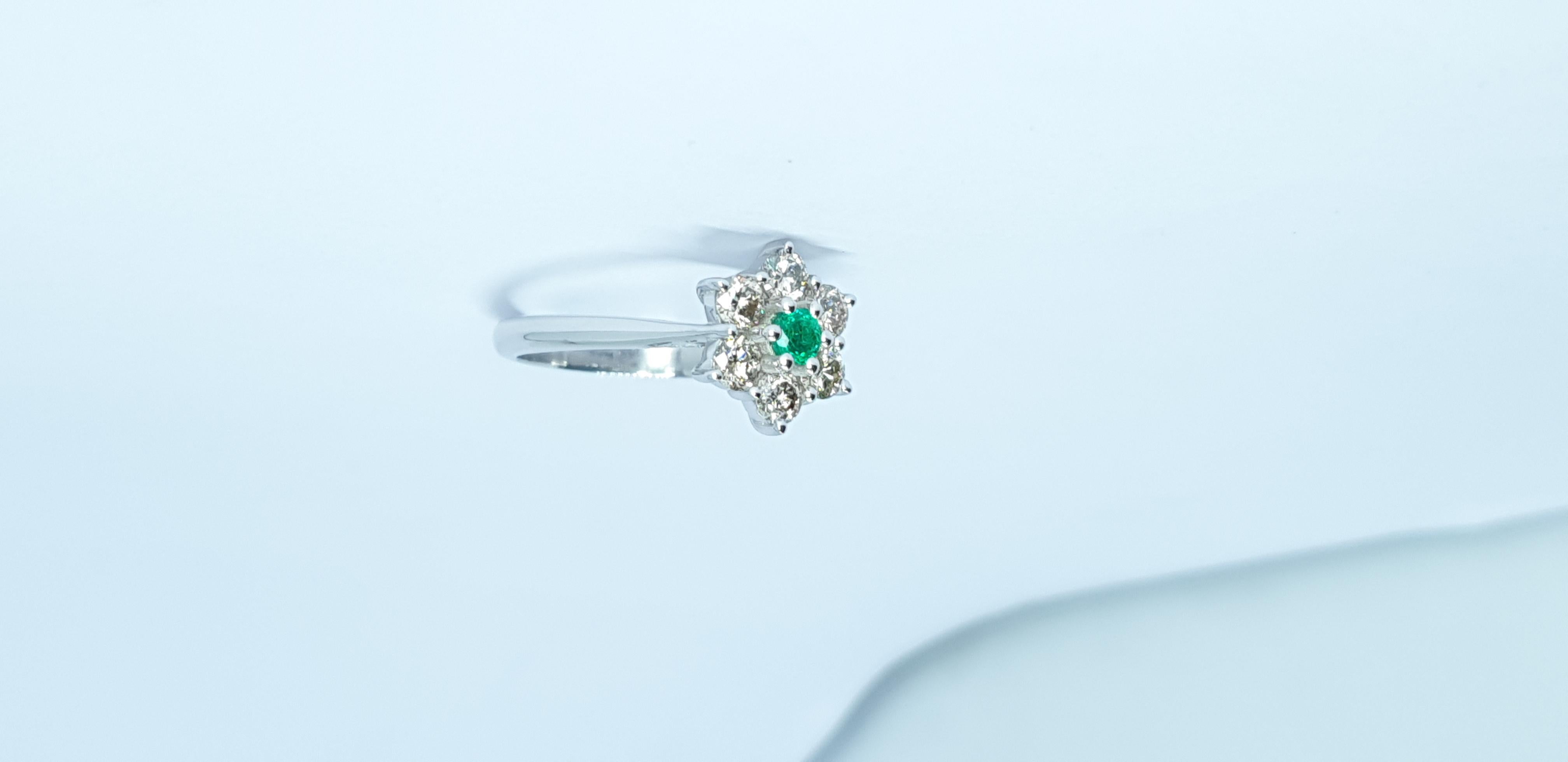 14k White gold natural diamond and emerald Wedding Ring  For Sale 9