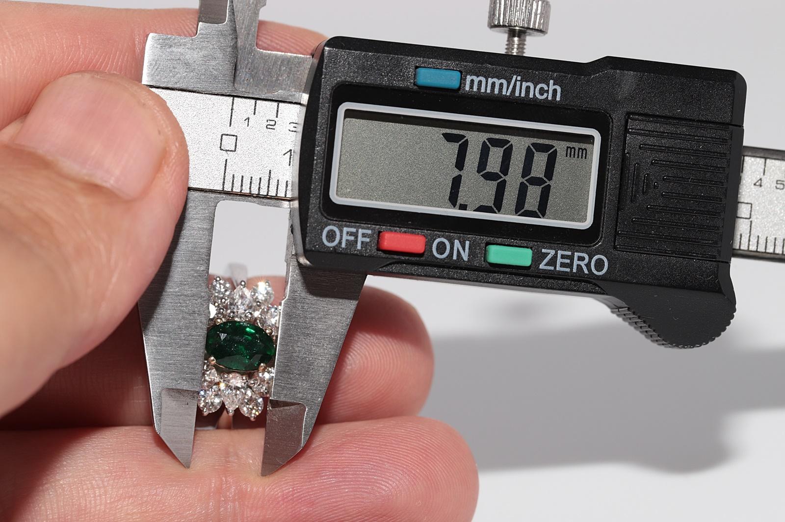 14k White Gold Natural Diamond And Oval Cut Emerald Decorated Ring en venta 11