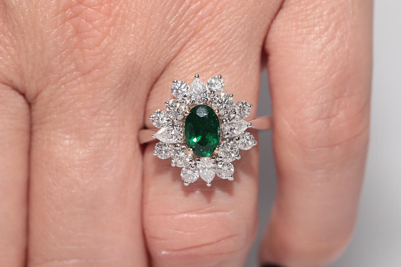 14k White Gold Natural Diamond And Oval Cut Emerald Decorated Ring Corte brillante en venta