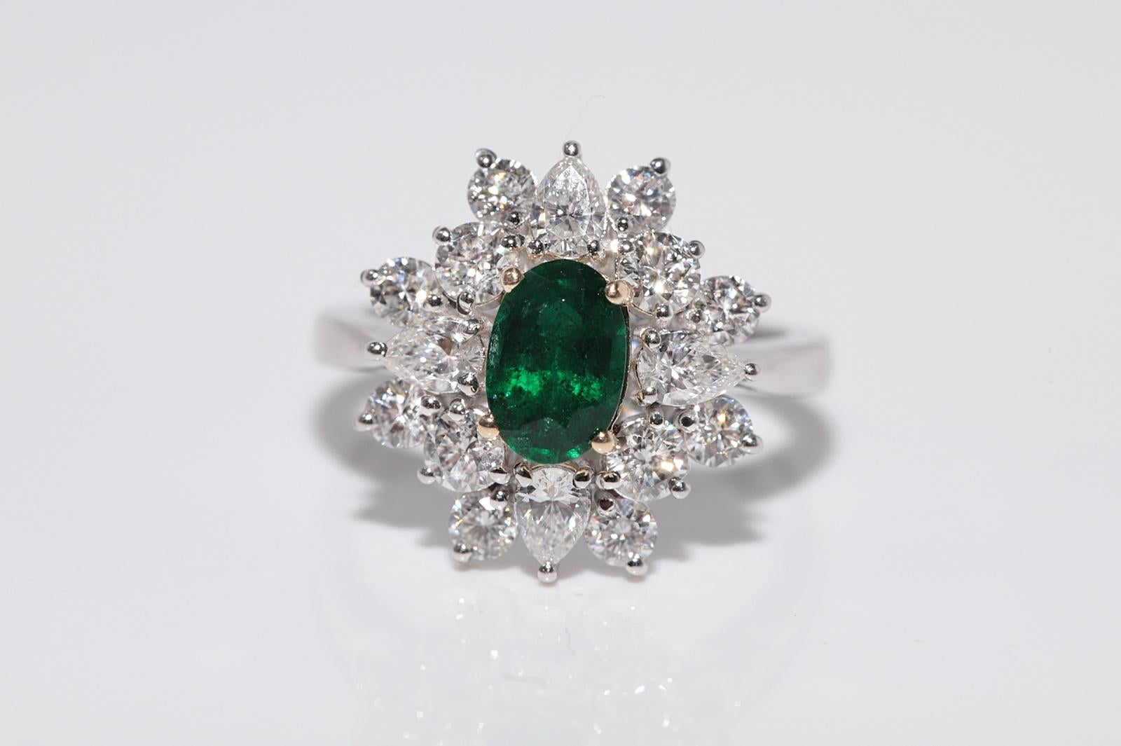 14k White Gold Natural Diamond And Oval Cut Emerald Decorated Ring en venta 2