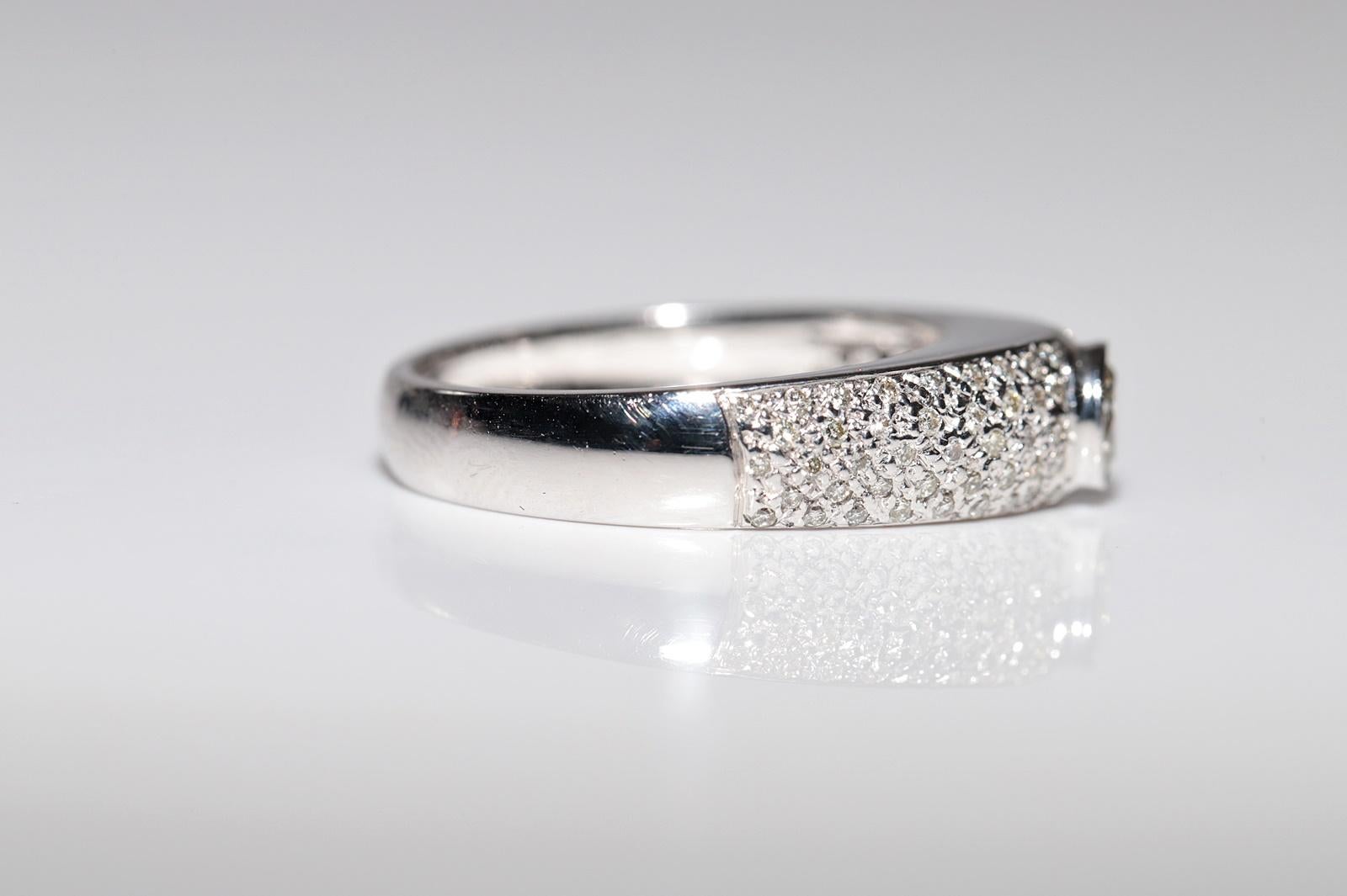 Bague jonc décorée de diamants naturels en or blanc 14 carats en vente 2