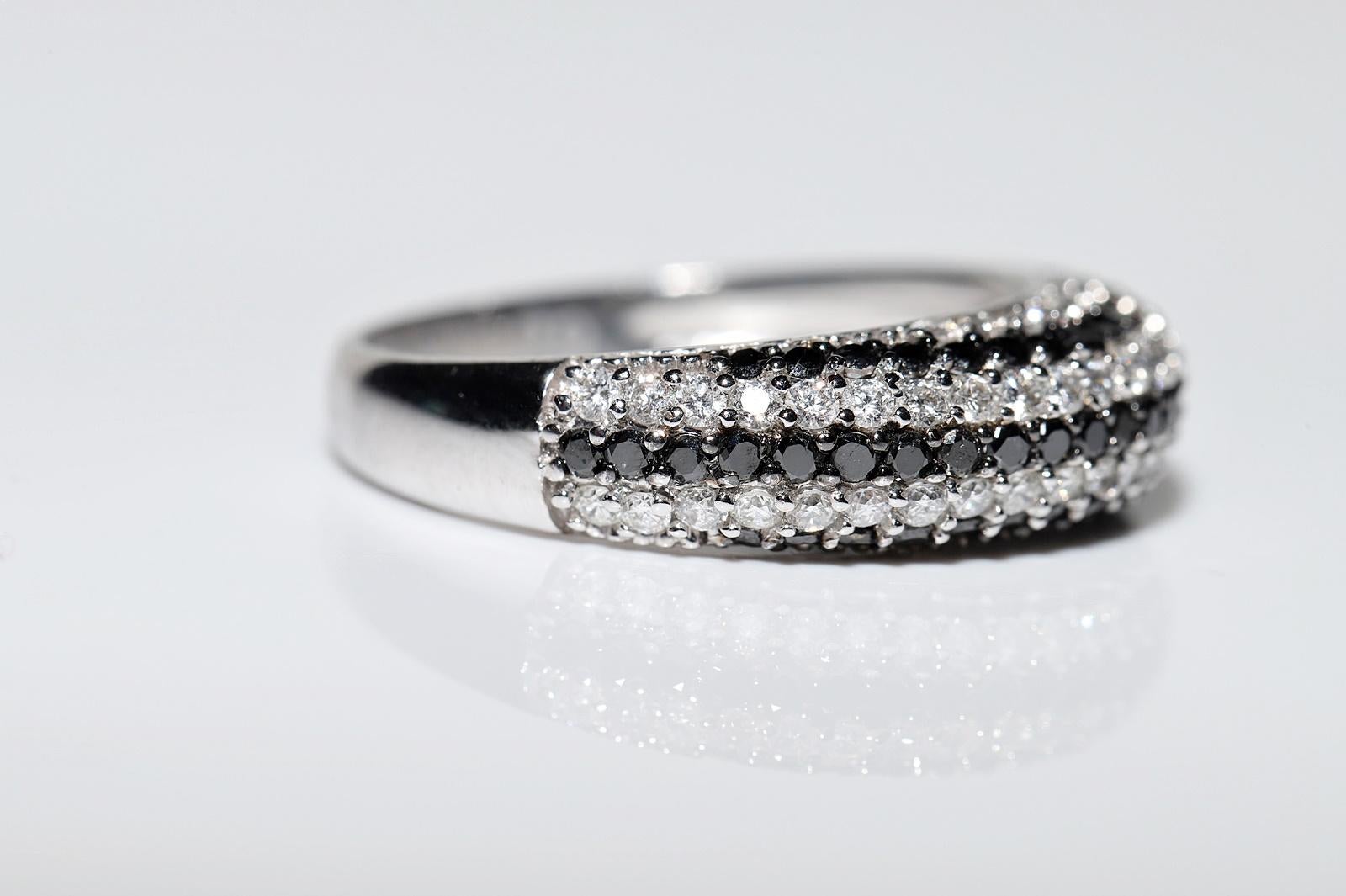 Bague en or blanc 14k ornée de diamants naturels en vente 4