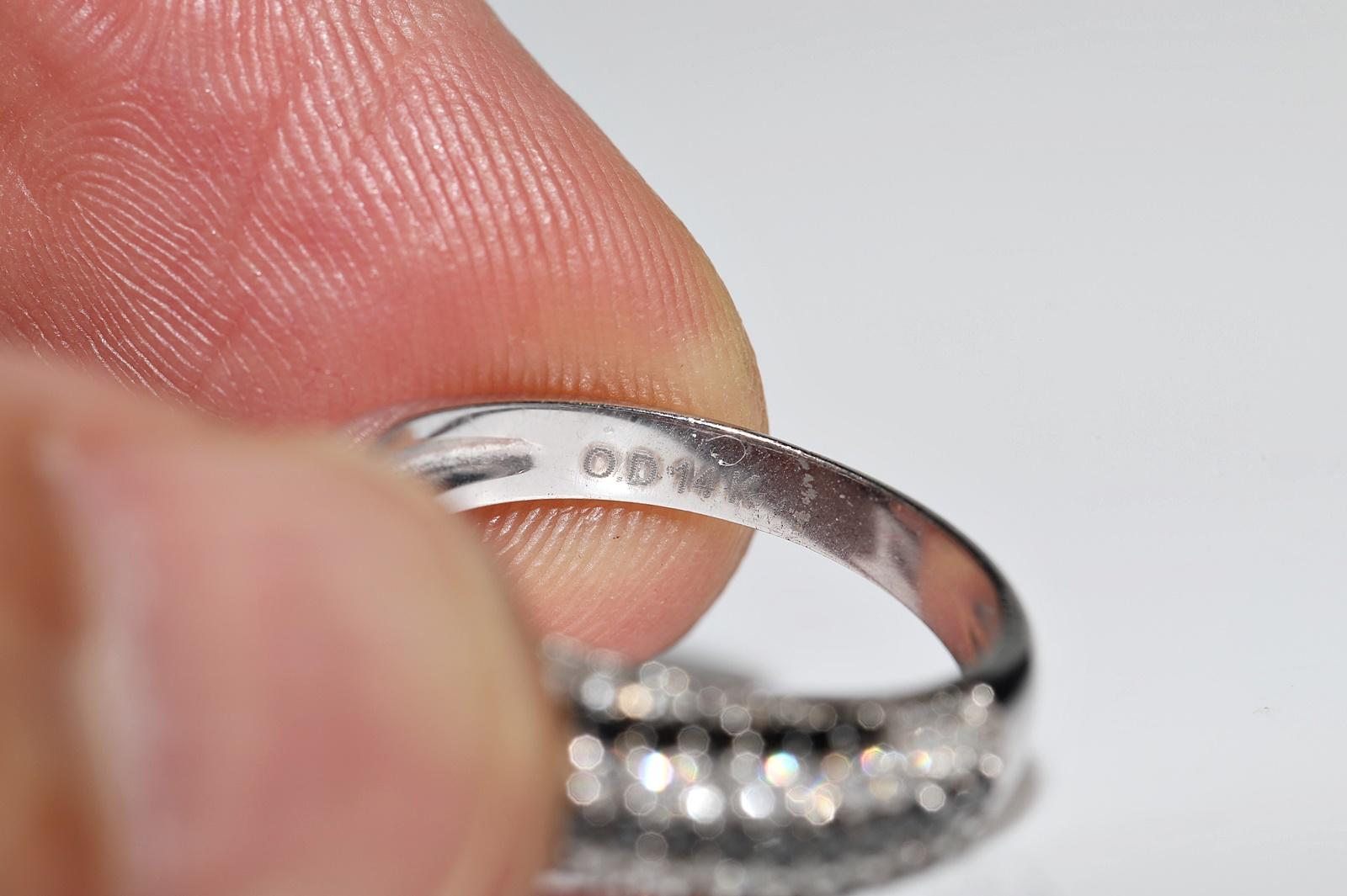 Bague en or blanc 14k ornée de diamants naturels en vente 6