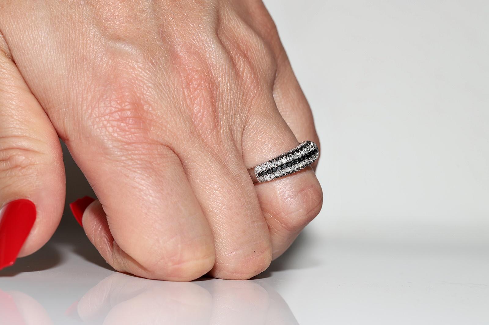 Taglio brillante Anello a fascia decorato con diamanti naturali in oro bianco 14 carati in vendita