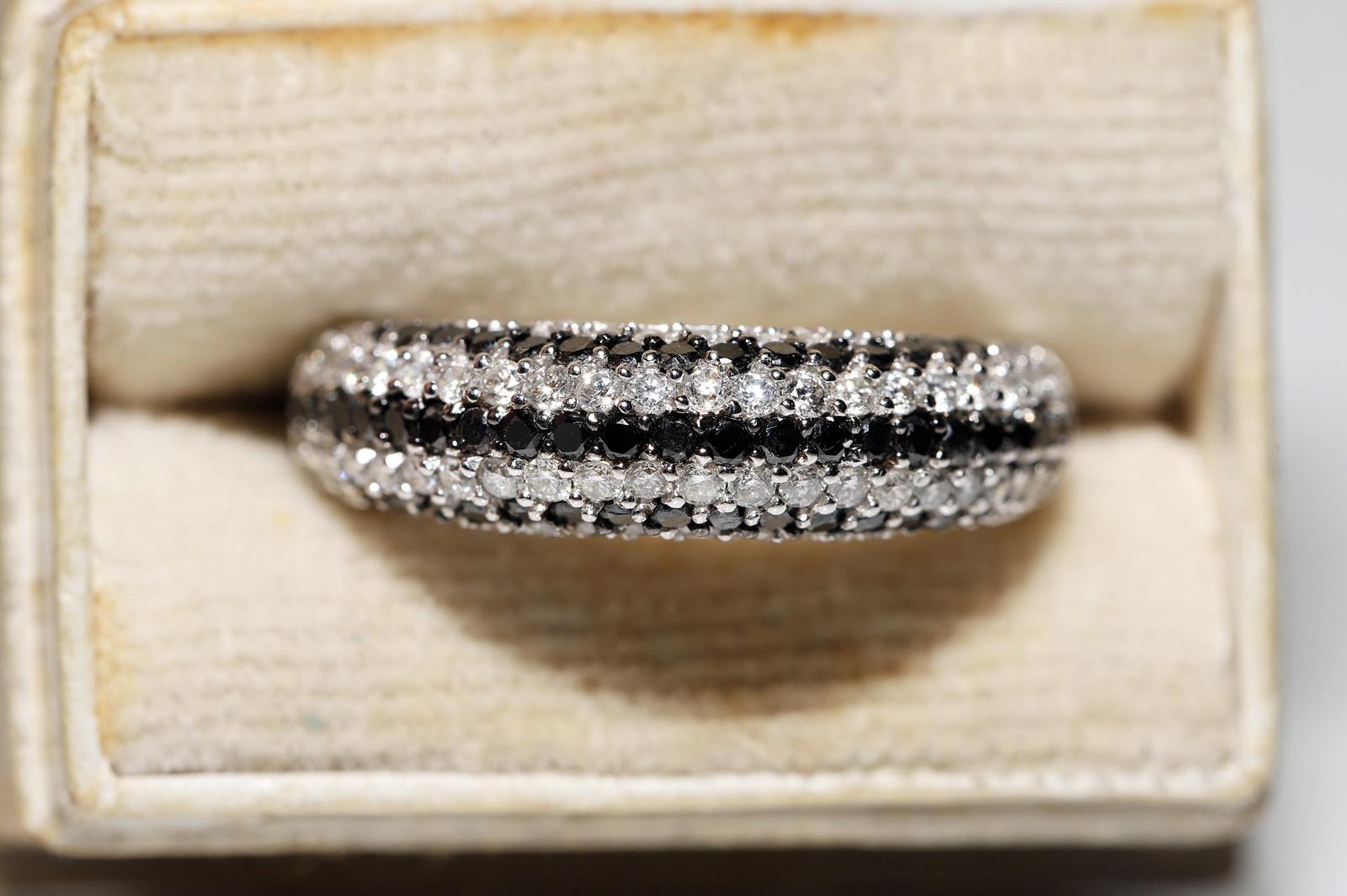 Donna Anello a fascia decorato con diamanti naturali in oro bianco 14 carati in vendita