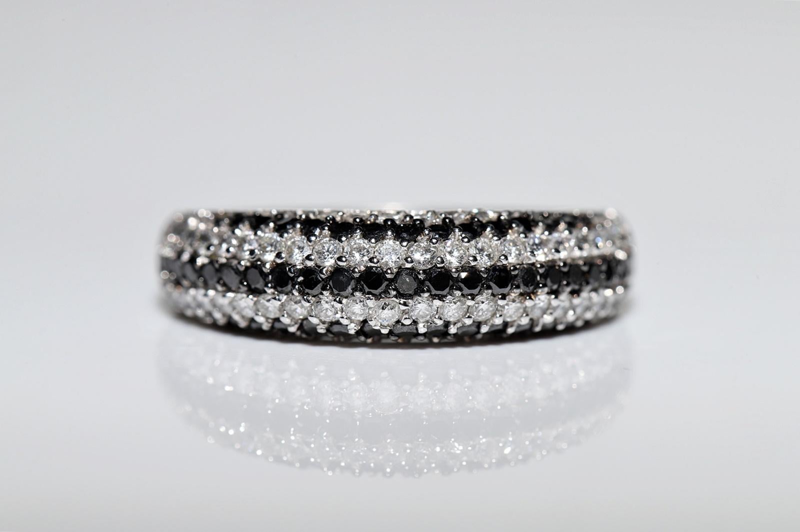 Anello a fascia decorato con diamanti naturali in oro bianco 14 carati in vendita 2