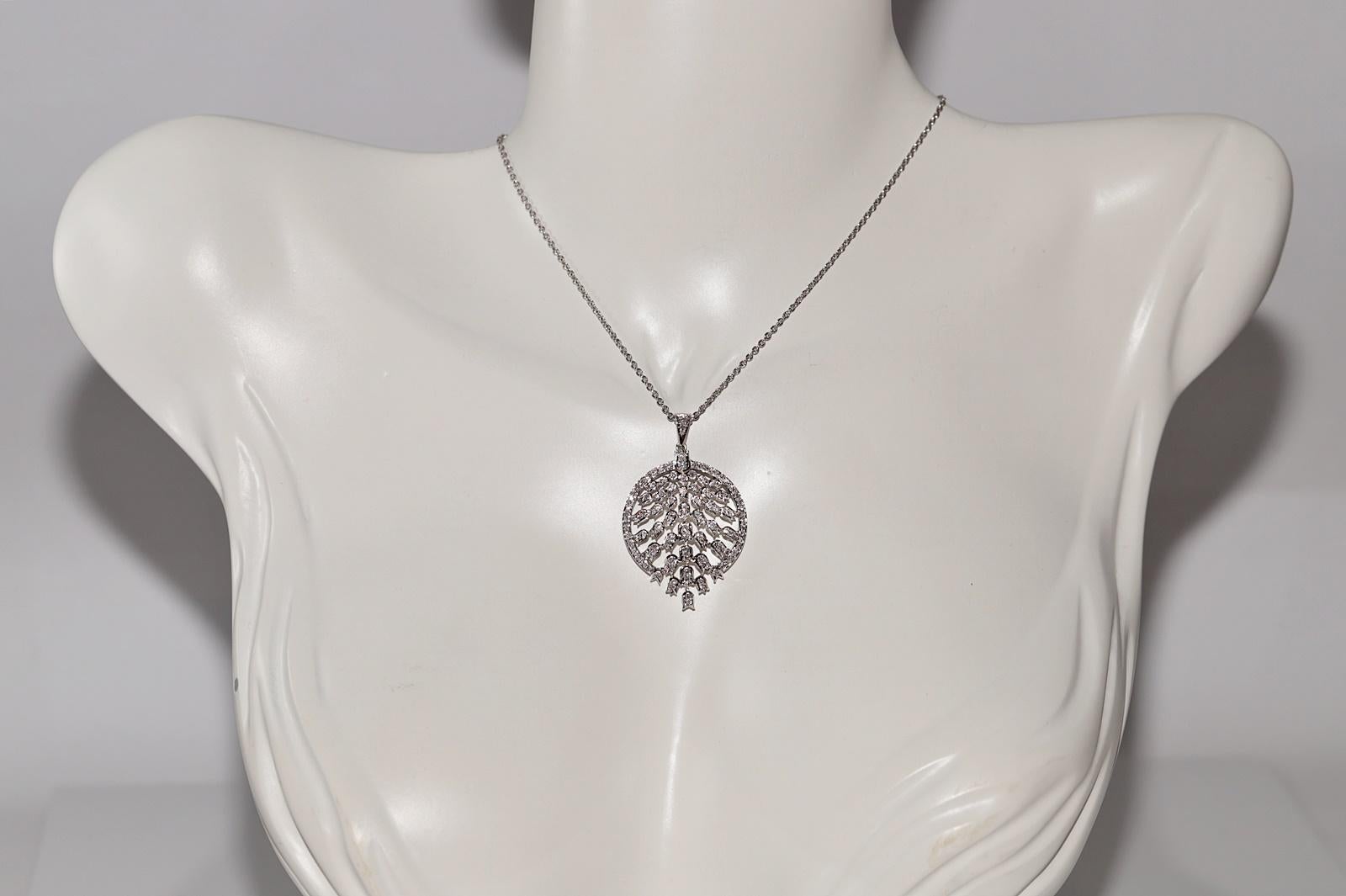 En très bon état.
Le poids total est de 9 grammes.
Totalement le diamant est de 1 ct.
Le diamant est de couleur G-H et de pureté vs-s1.
La longueur totale de la chaîne est de 45 cm.
N'hésitez pas à nous contacter pour toute question.
