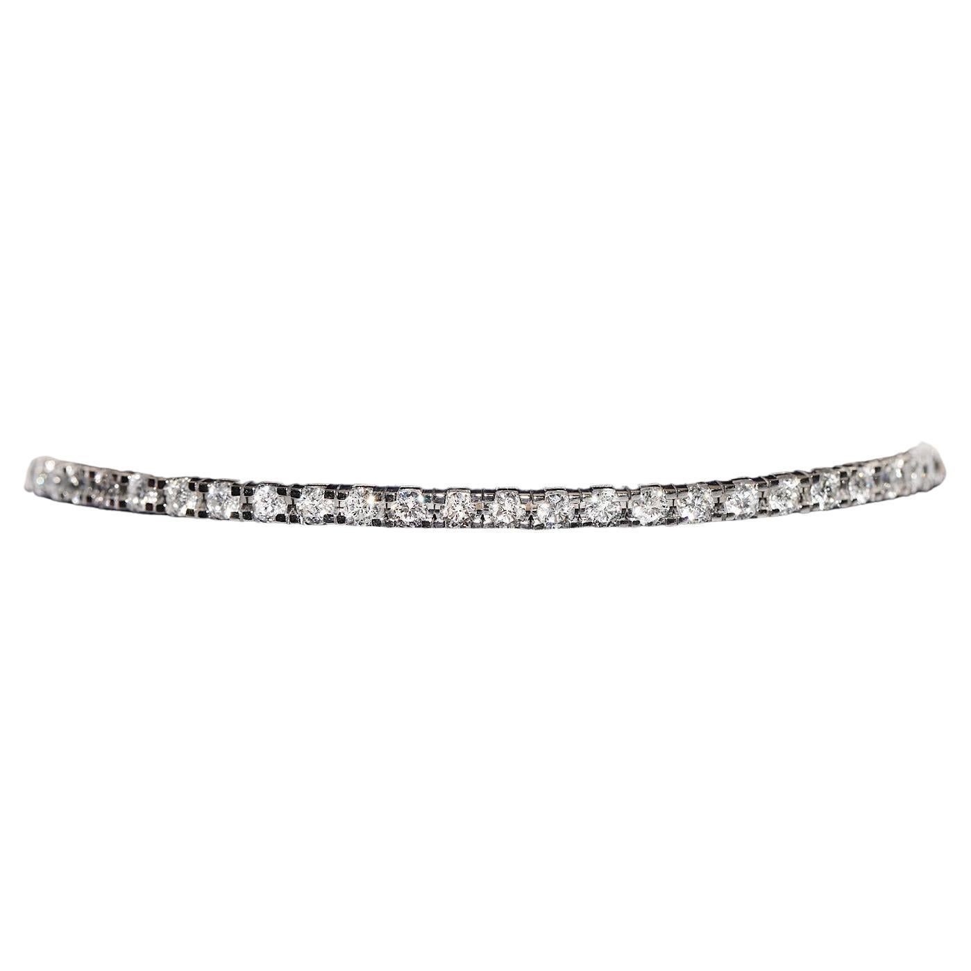 In ottime condizioni.
Il peso totale è di 7,9 grammi.
Il diamante è di circa 3,70 carati.
Il diamante ha colore G-H e purezza vs-s1-s2.
La lunghezza totale è di 17.7 cm.
La scatola non è inclusa.
Per qualsiasi domanda, contattaci.