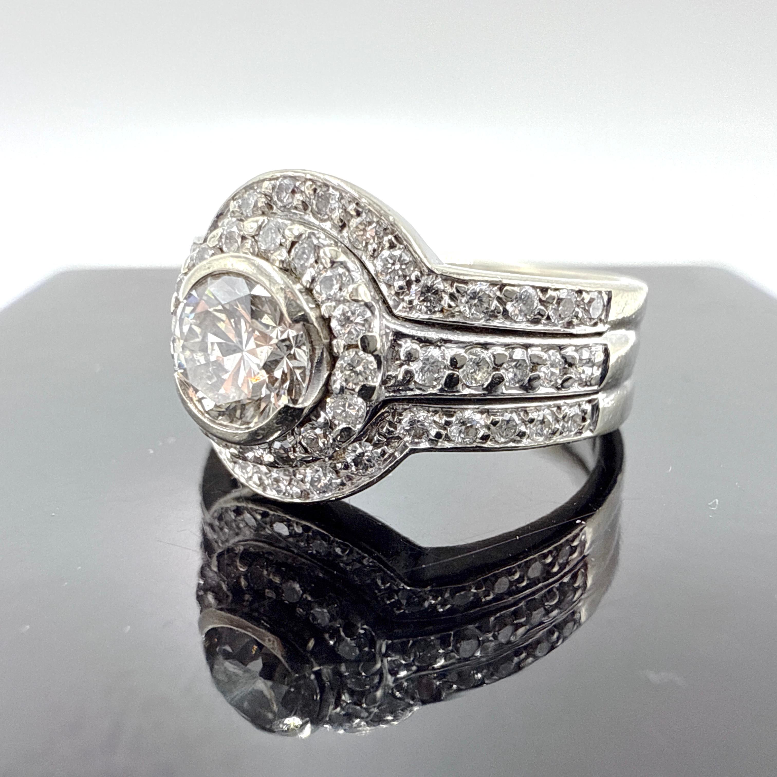 Juego de 3 anillos de compromiso de diamantes naturales de oro blanco de 14 quilates. 1,39 TQC Corte redondo