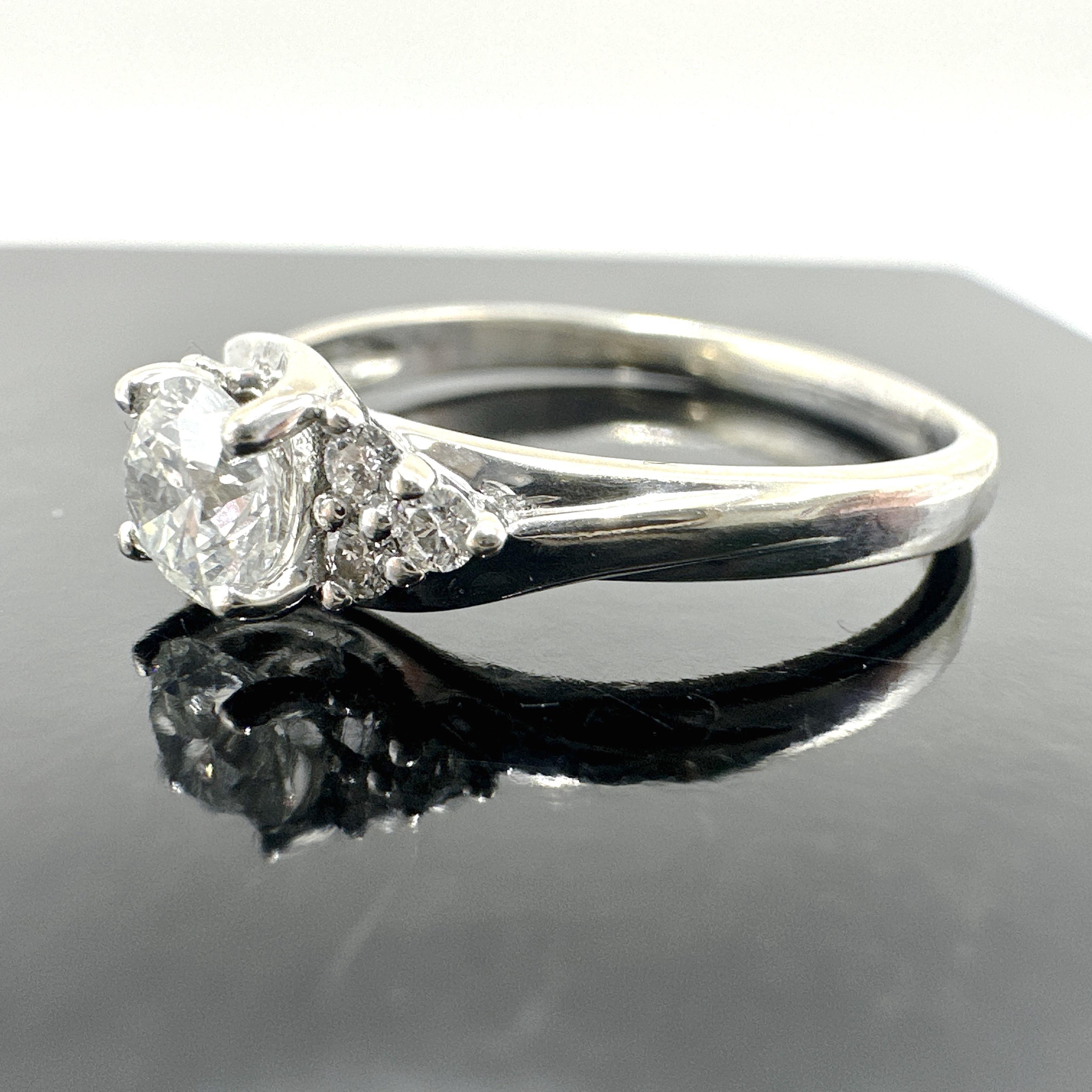 14k Weißgold Verlobungsring mit natürlichem Diamant 0,62TCW (Brillantschliff)