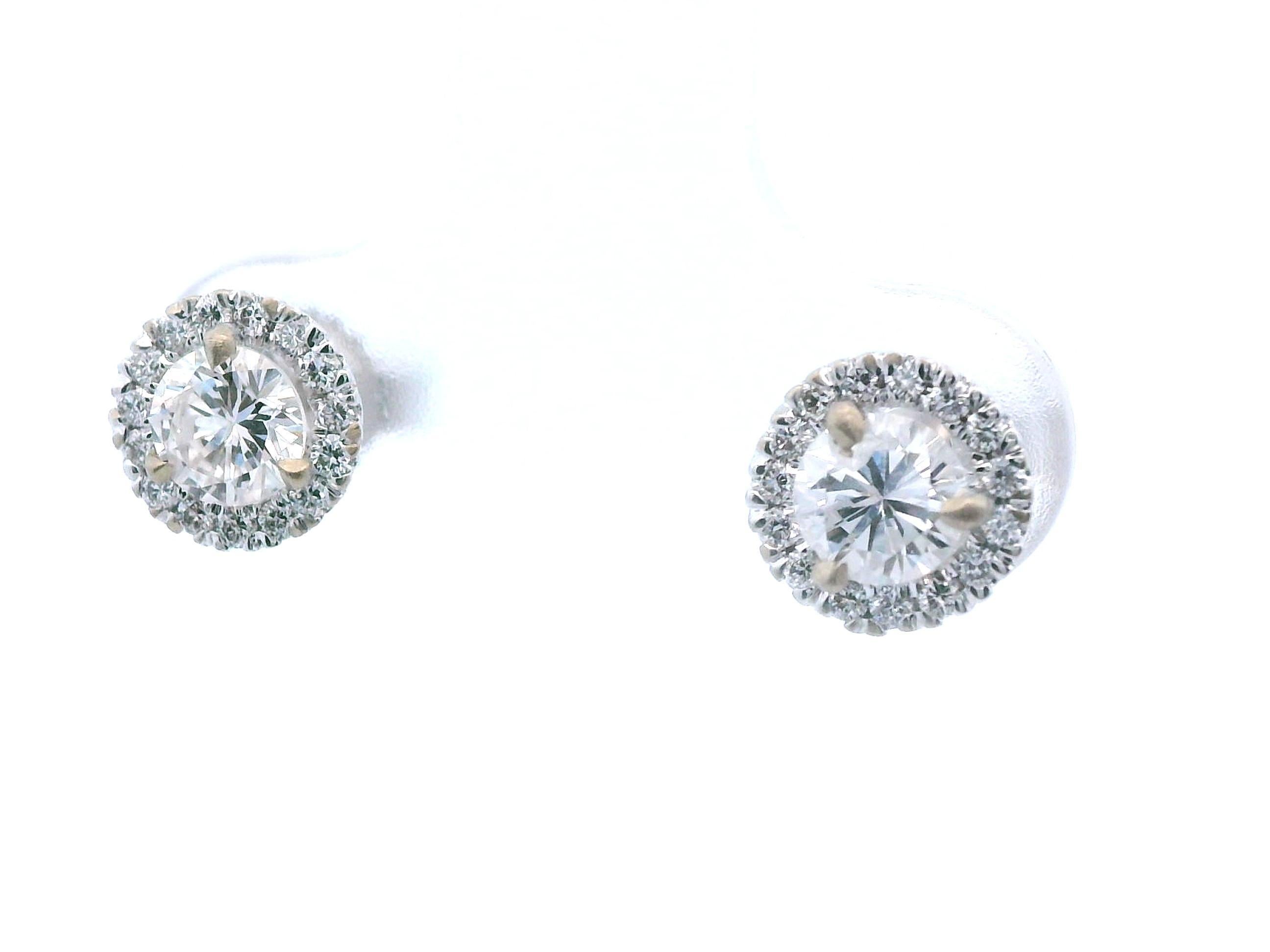 Donna Orecchini a perno con diamante naturale in oro bianco 14k in vendita
