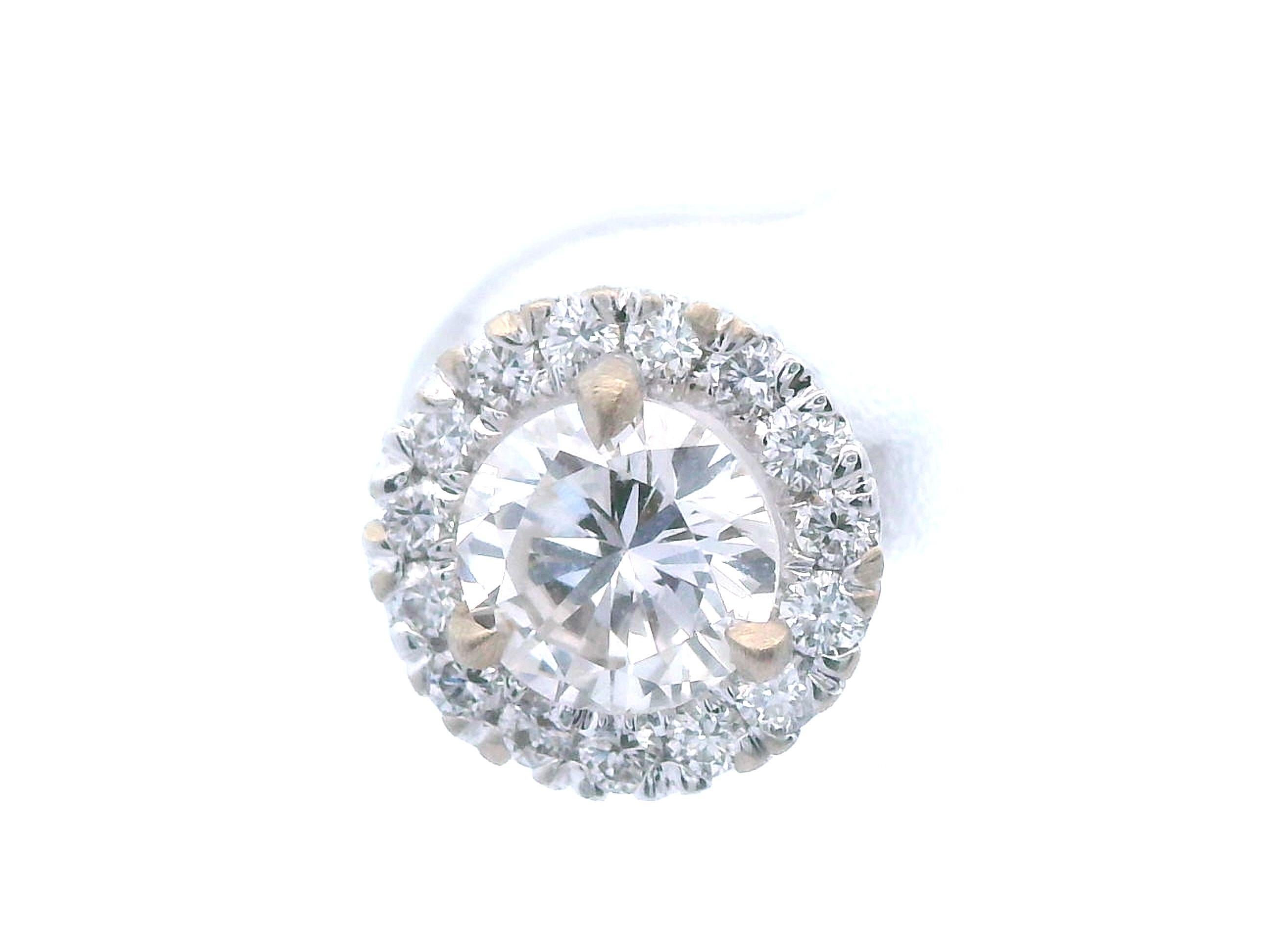 Orecchini a perno con diamante naturale in oro bianco 14k in vendita 2
