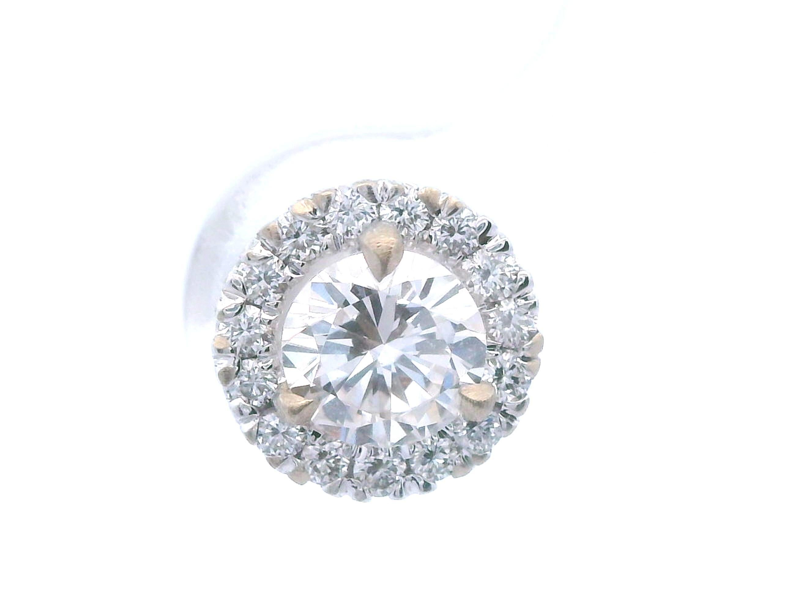 Orecchini a perno con diamante naturale in oro bianco 14k in vendita 3