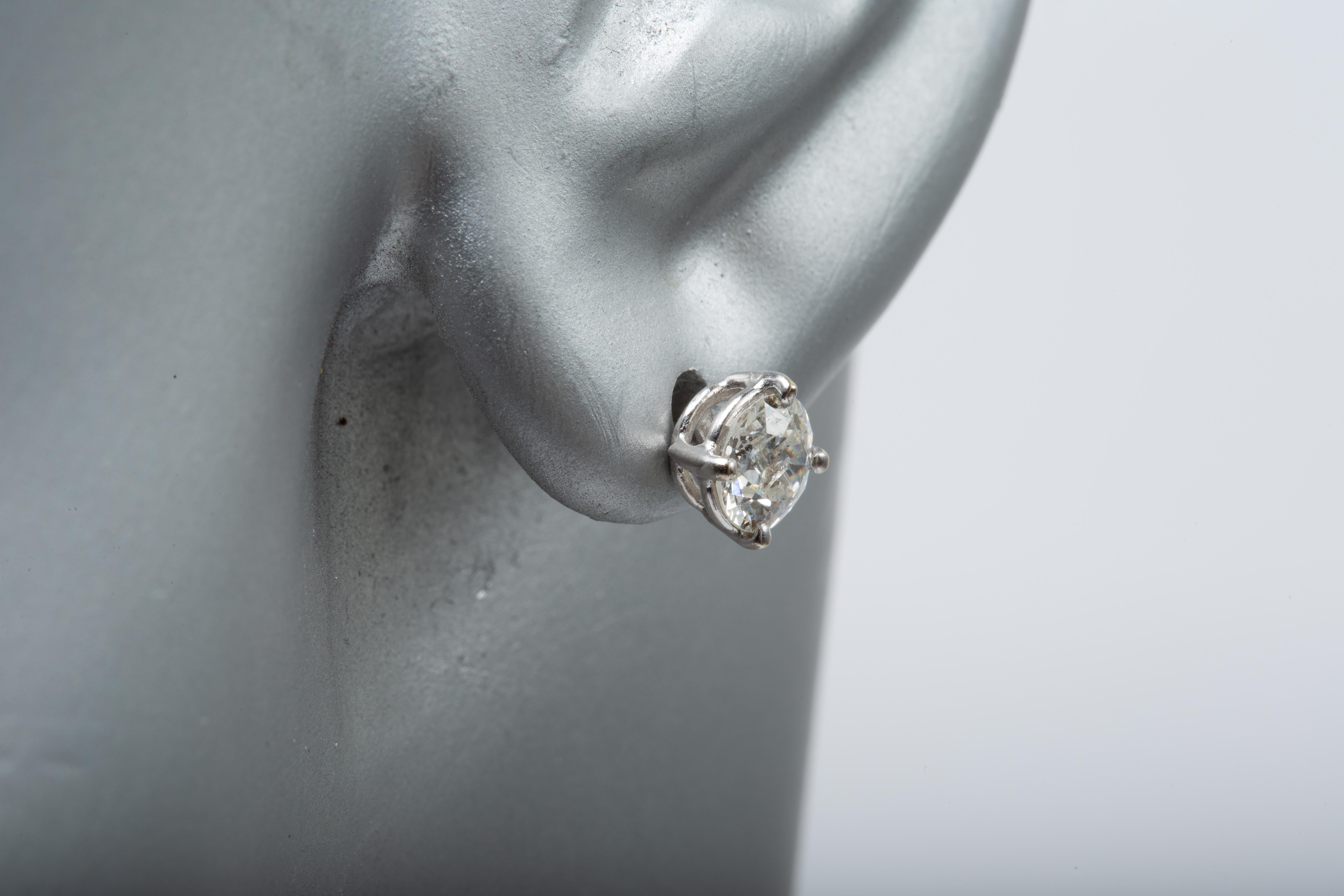 Boucles d'oreilles en or blanc 14k avec diamant naturel en vente 4