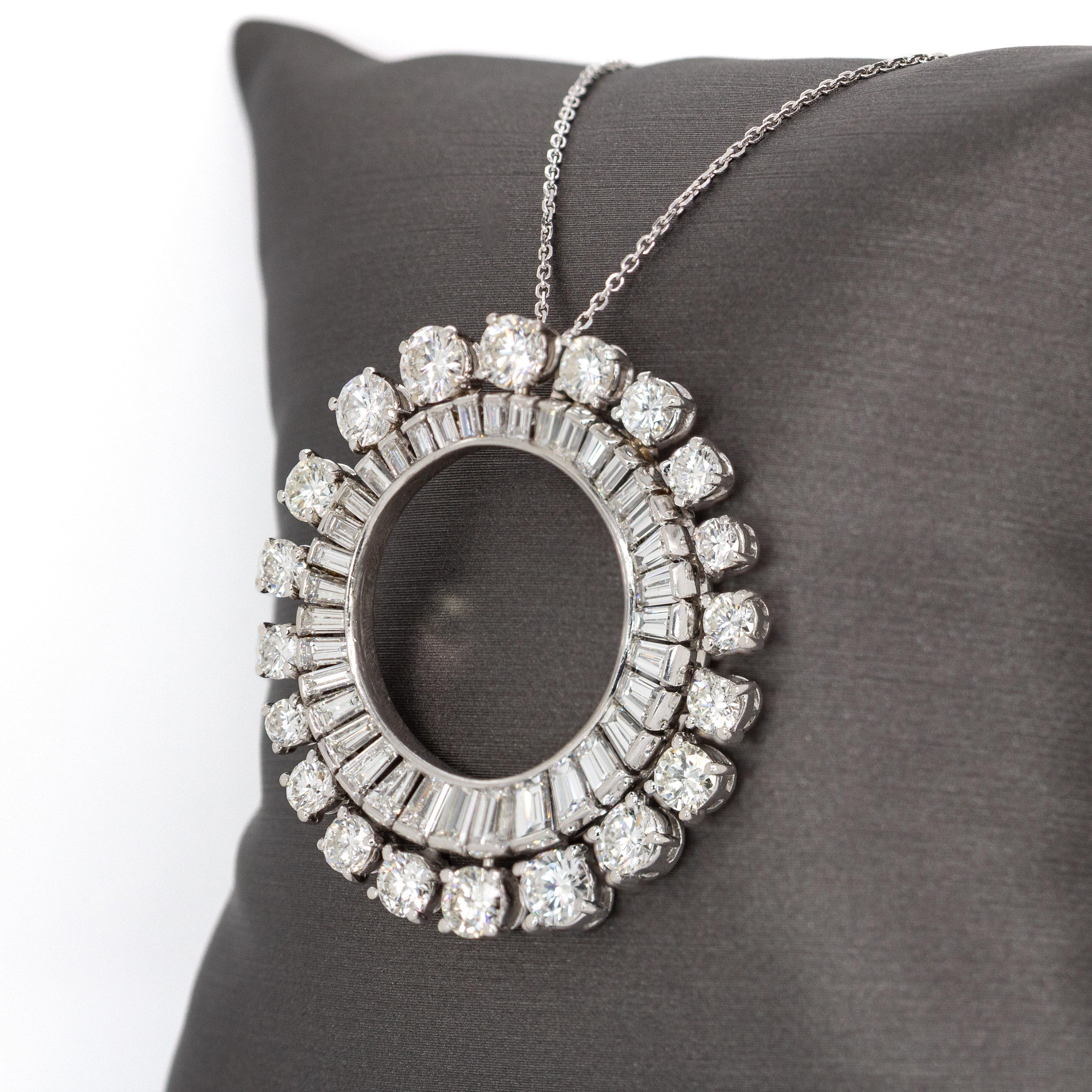 Lujoso Colgante Círculo de Platino con Diamantes Naturales Extraídos de la Tierra en Nuevo estado para la venta en Columbus, OH