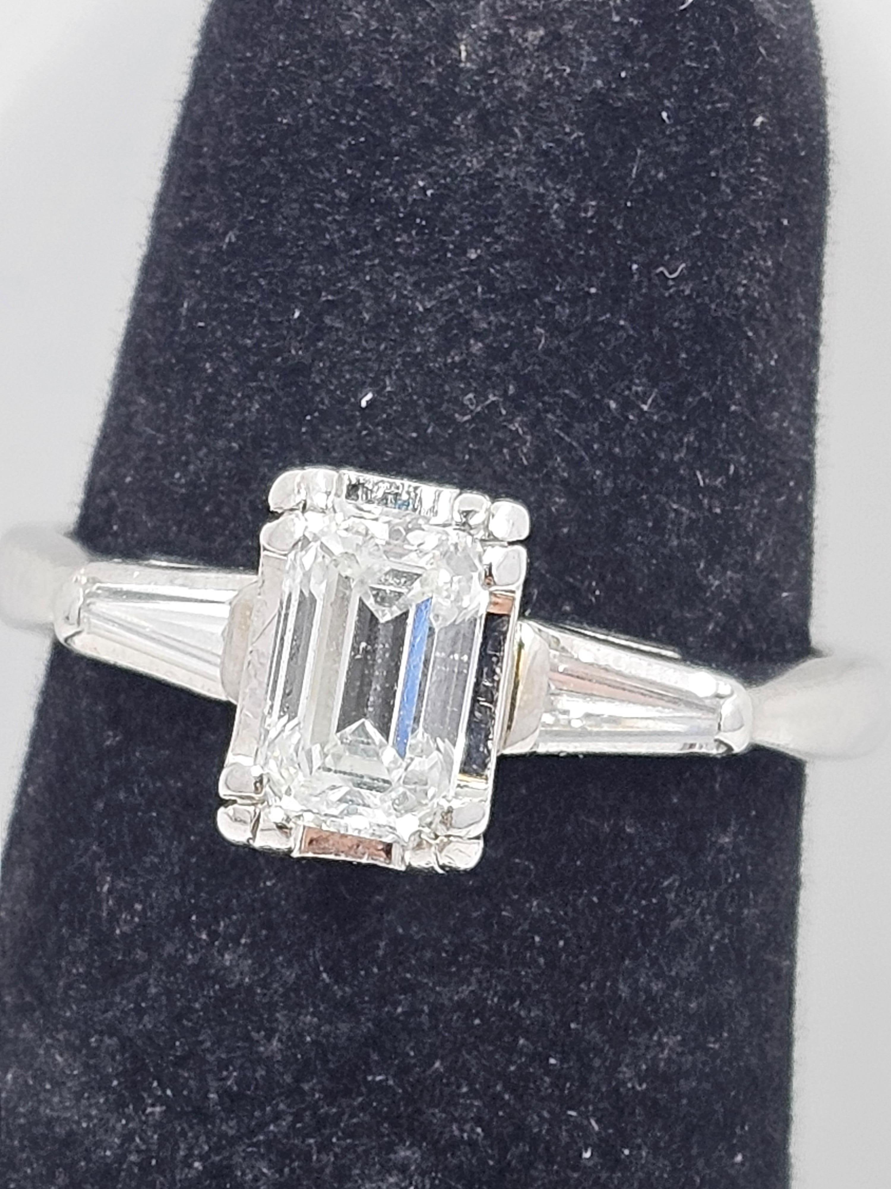 14K Weißgold Natürlicher Smaragdschliff Diamant Verlobungsring (Moderne)