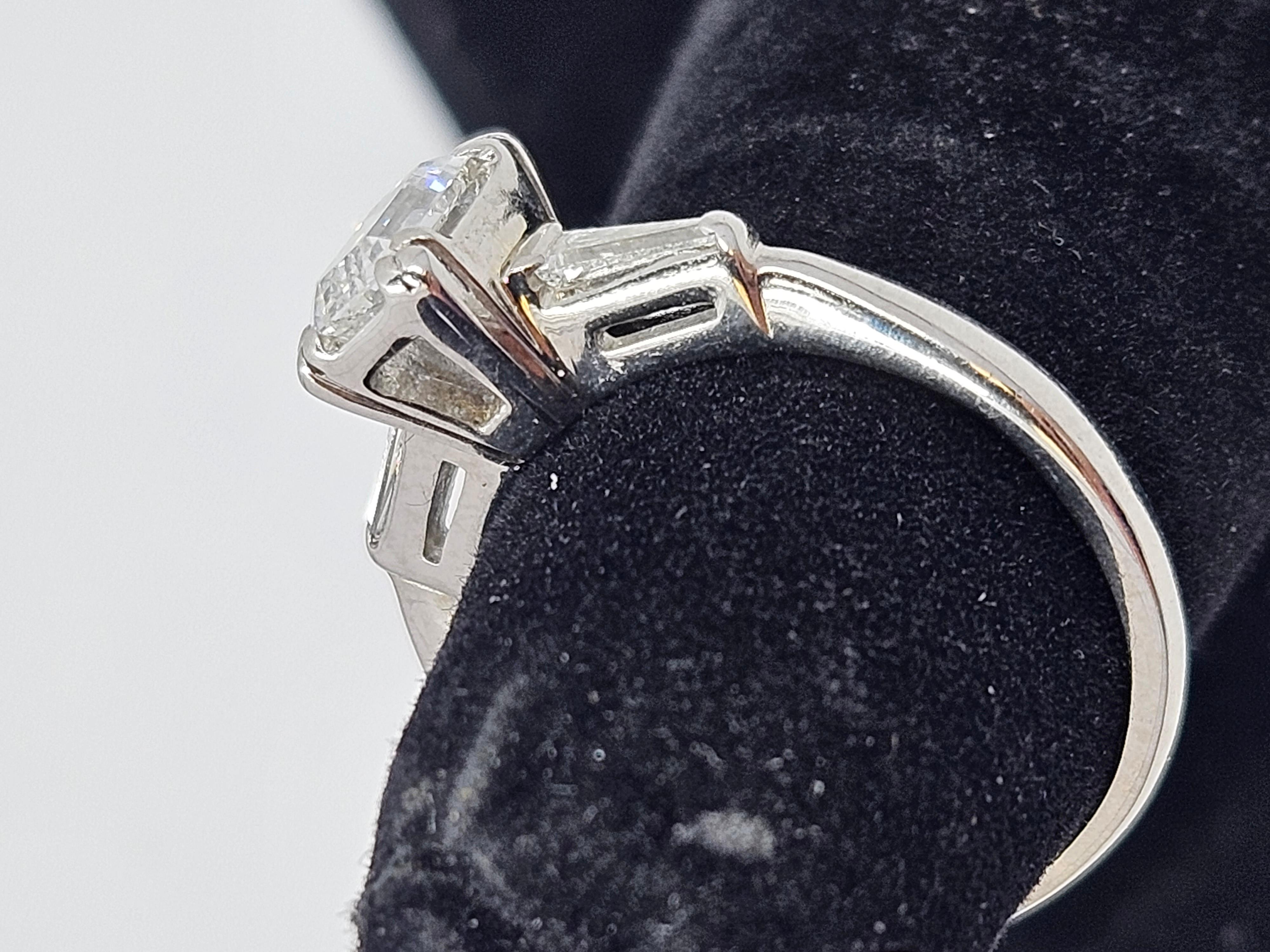 14K Weißgold Natürlicher Smaragdschliff Diamant Verlobungsring 1