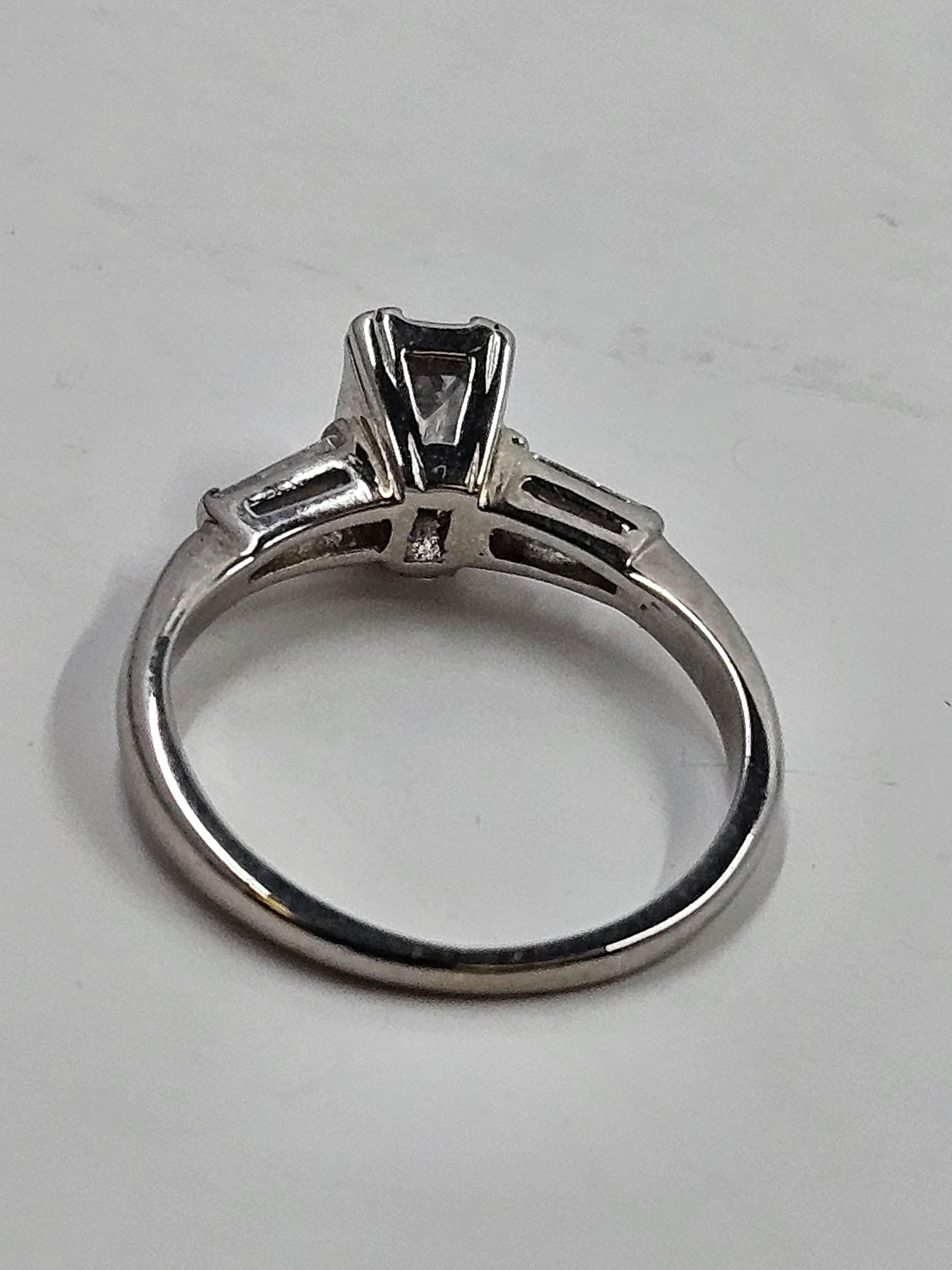 14K Weißgold Natürlicher Smaragdschliff Diamant Verlobungsring 4