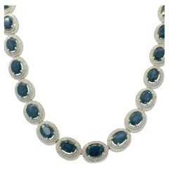 Collier en or blanc 14K avec saphir ovale naturel et diamant En stock