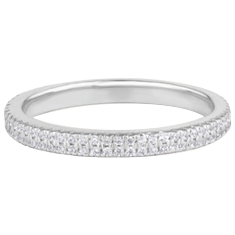 Art Déco Anello di fidanzamento eternità in oro bianco 14k con pavé di diamanti naturali in vendita