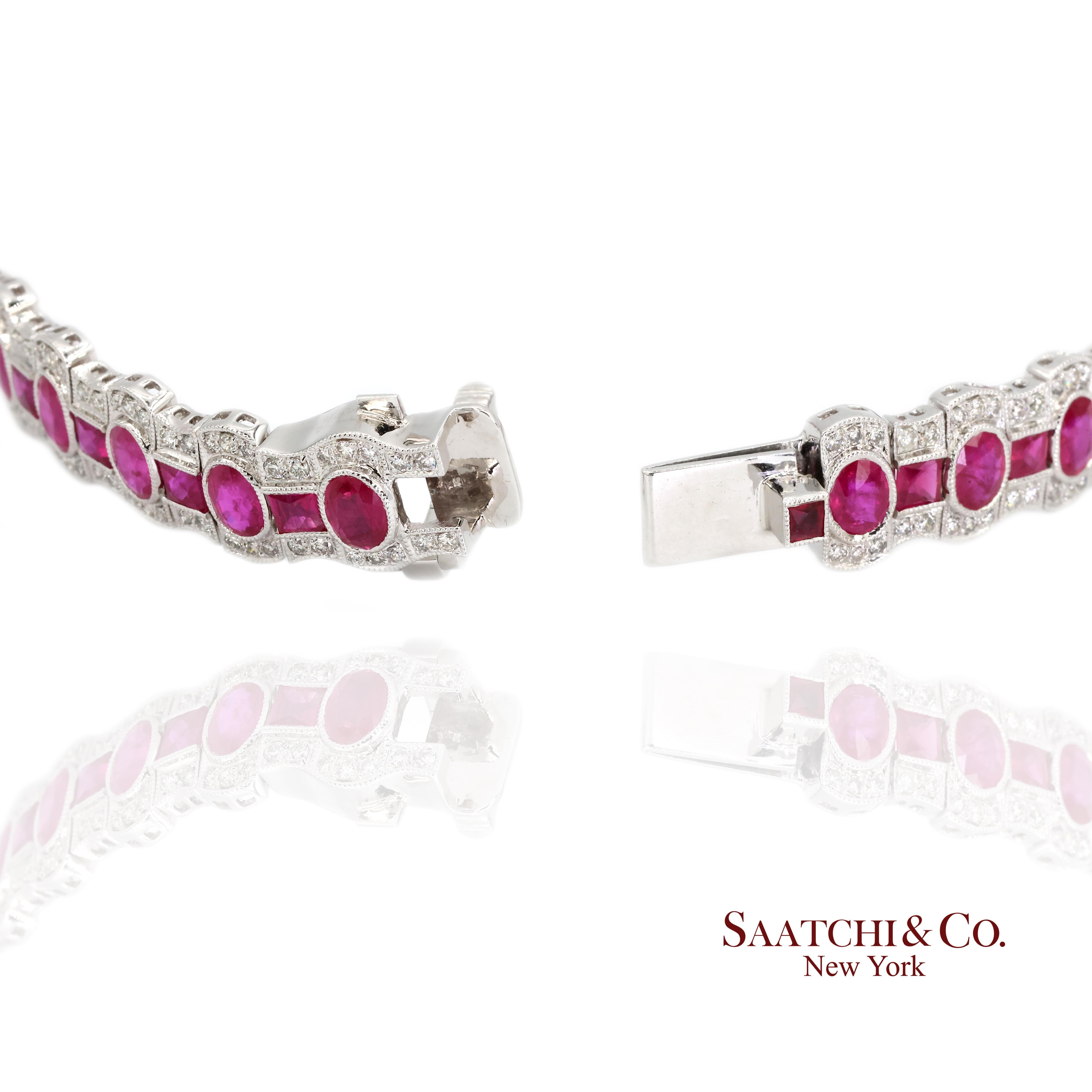 Pulsera de oro blanco de 14 quilates con diamantes y rubíes naturales engarzada con milgrain en venta 2