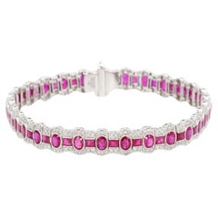 Pulsera de oro blanco de 14 quilates con diamantes y rubíes naturales engarzada con milgrain