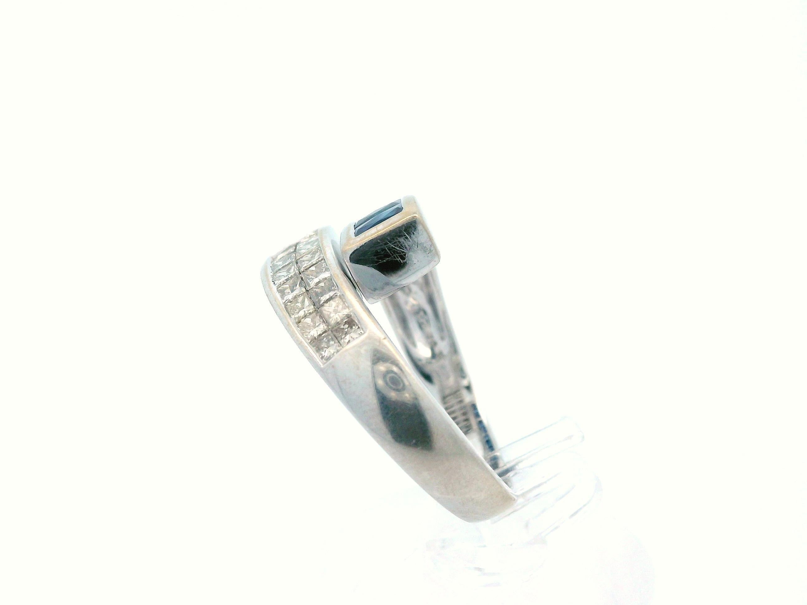 Taille française Bague de contournement en or blanc 14K saphir naturel et diamant en vente