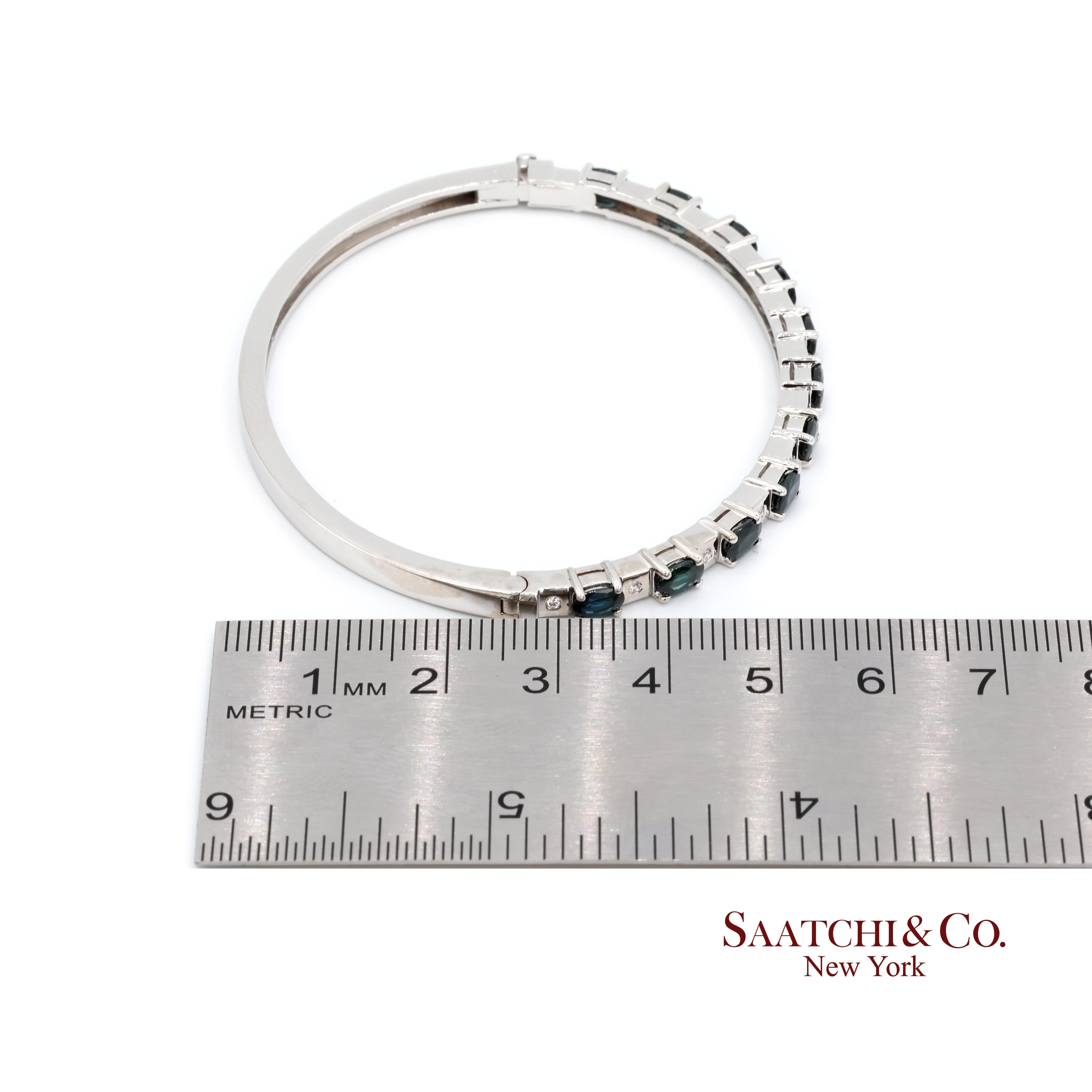 Bracelet en or blanc 14k saphir naturel diamant naturel Bangle en vente 4