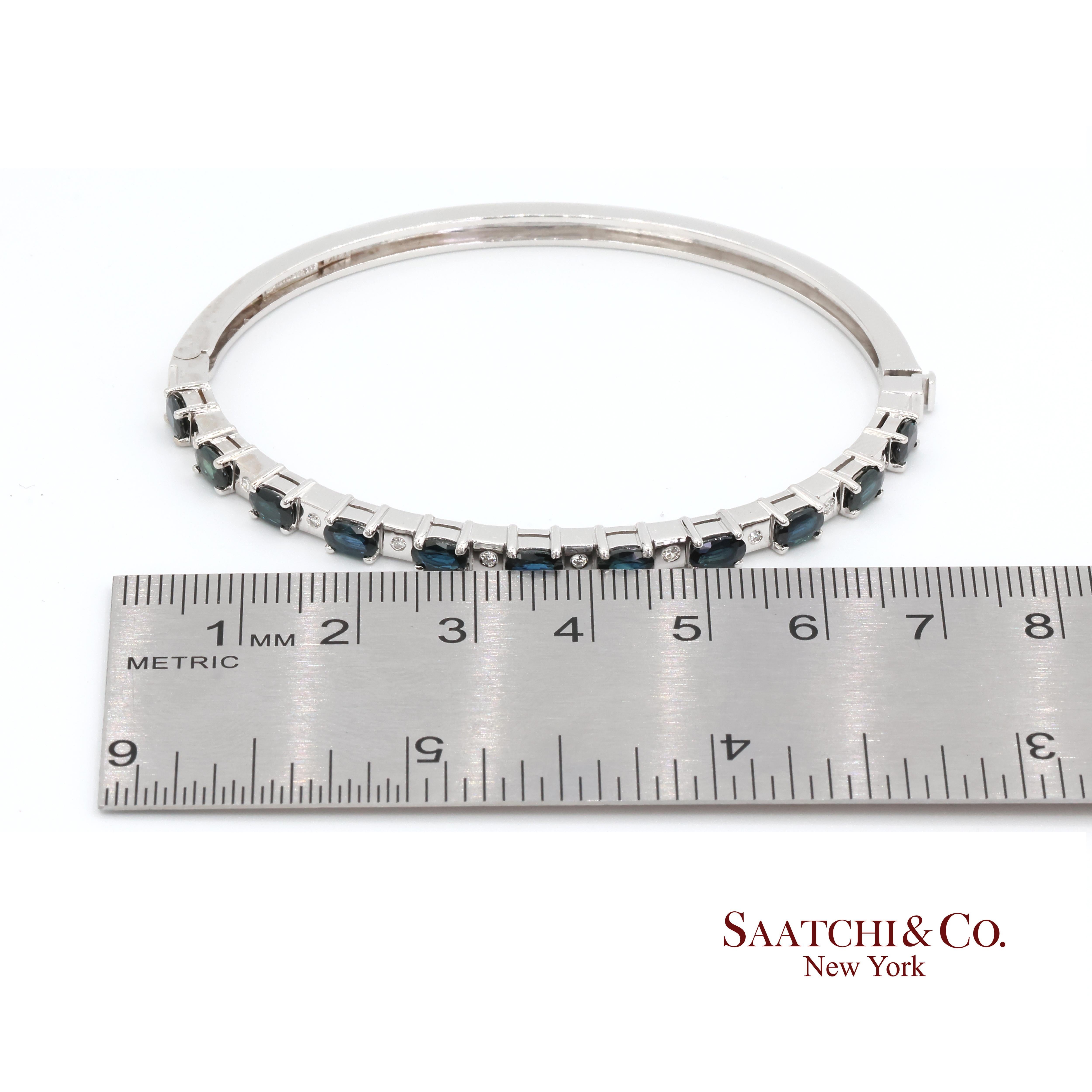 Bracelet en or blanc 14k saphir naturel diamant naturel Bangle en vente 5