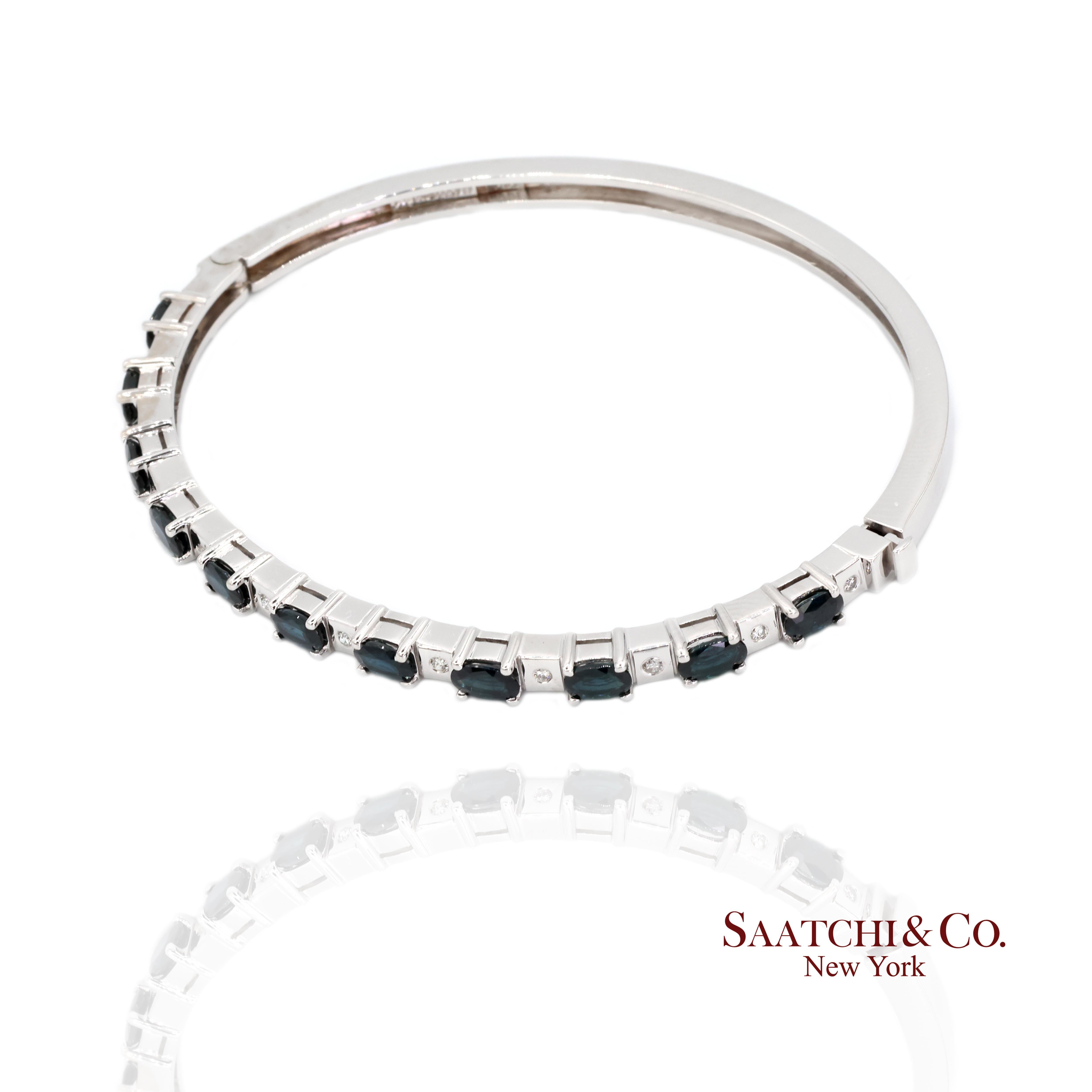 Contemporain Bracelet en or blanc 14k saphir naturel diamant naturel Bangle en vente