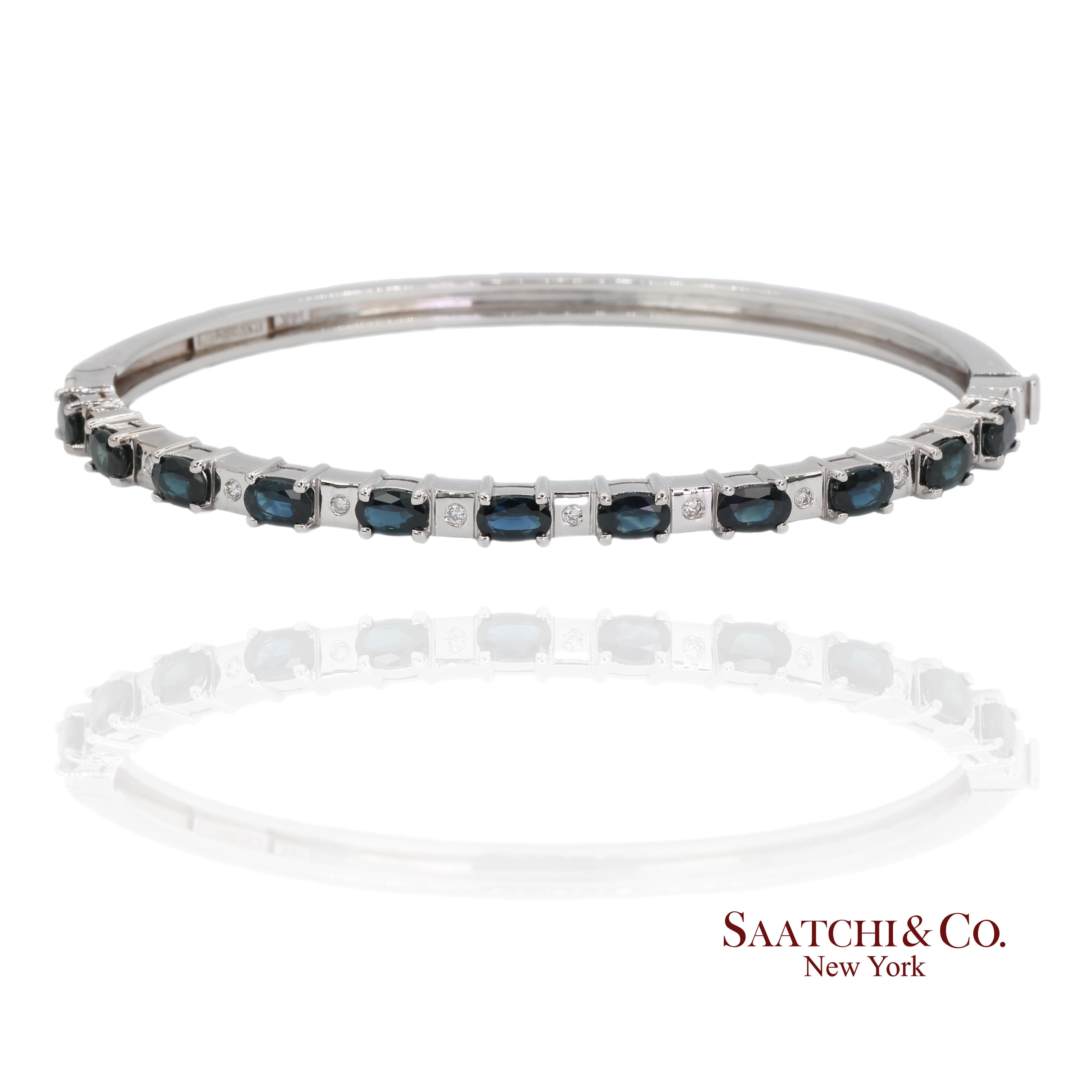 Taille ovale Bracelet en or blanc 14k saphir naturel diamant naturel Bangle en vente