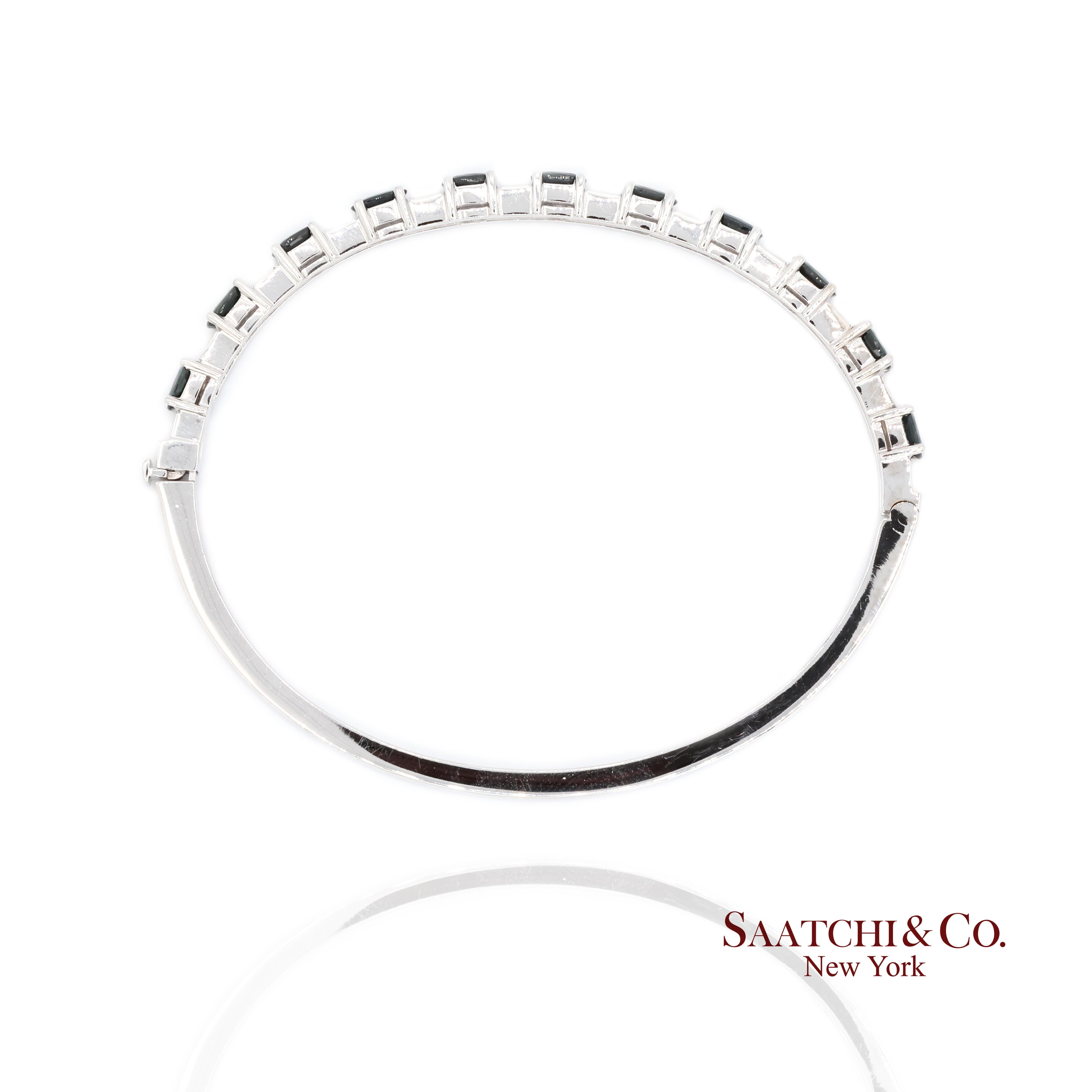 Bracelet en or blanc 14k saphir naturel diamant naturel Bangle en vente 1
