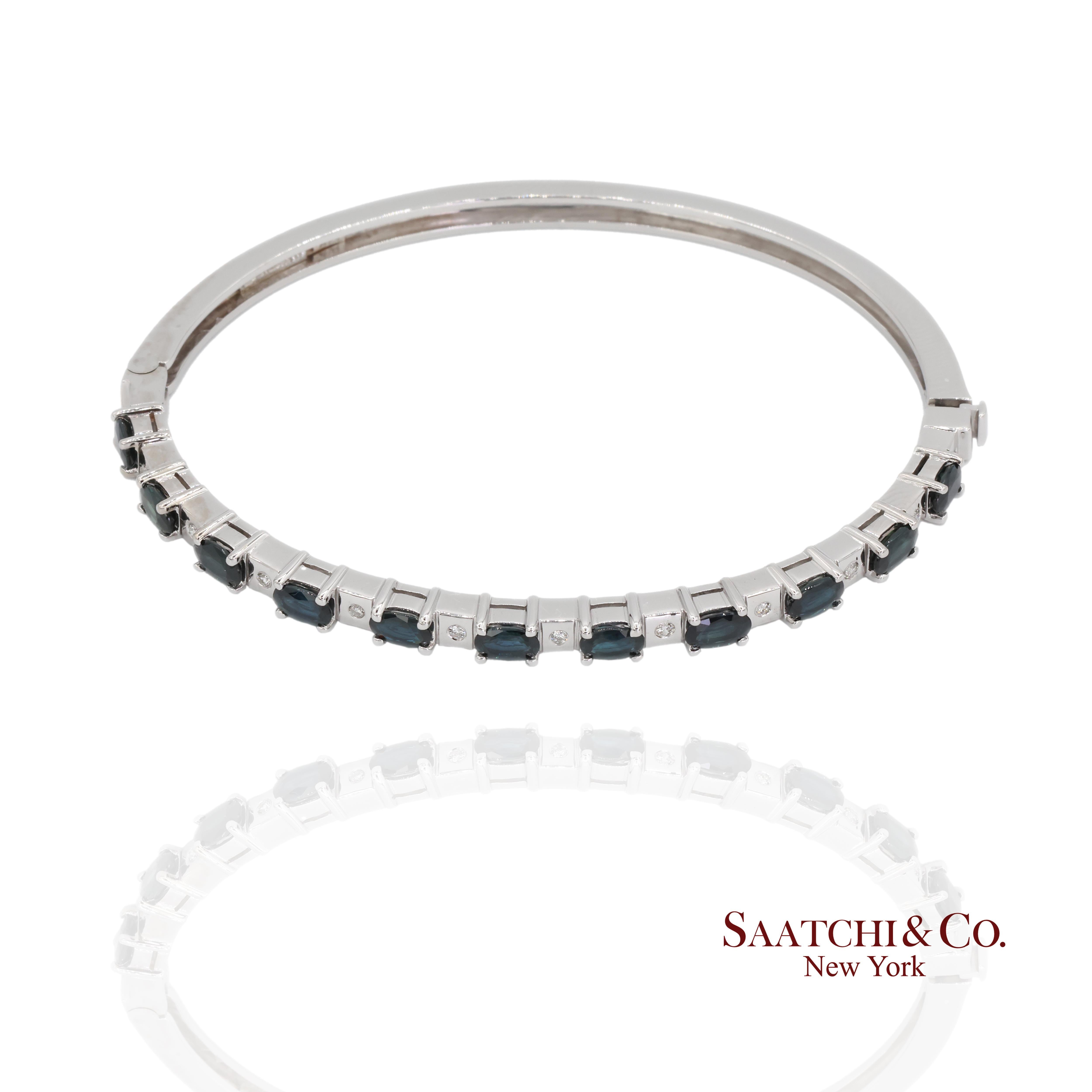 Bracelet en or blanc 14k saphir naturel diamant naturel Bangle en vente 3