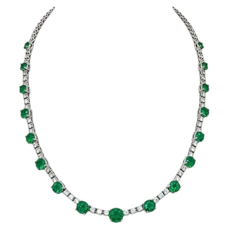 Collar de oro blanco de 14 quilates con esmeraldas naturales de 14,32 quilates y diamantes naturales de 10,00 quilates en venta